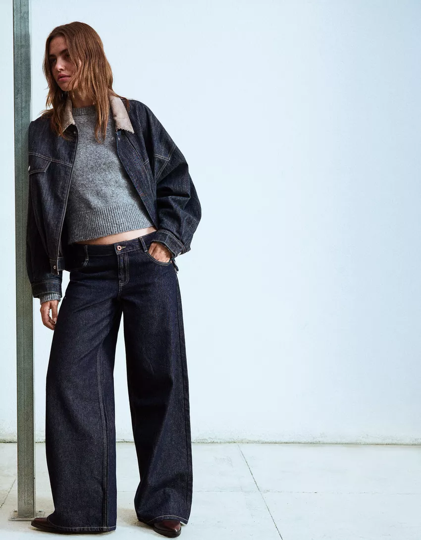Low-rise wide-leg jeans
