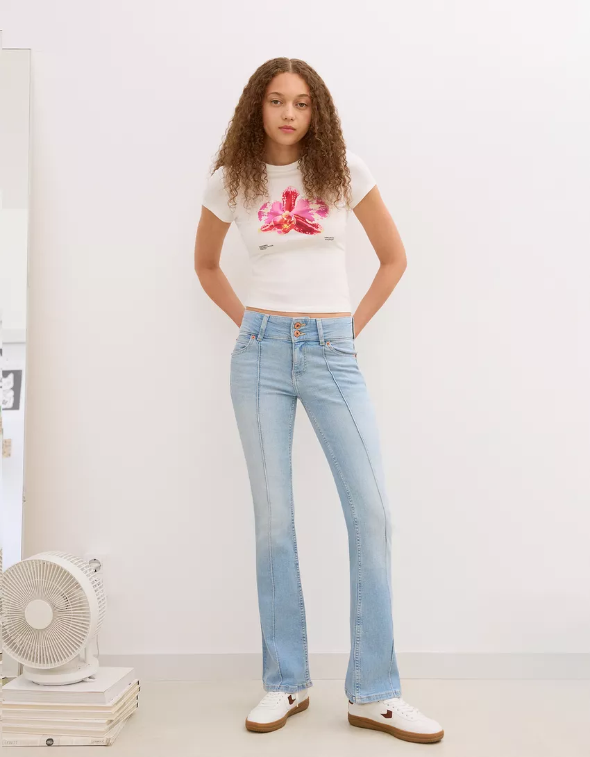 Low-rise bootcut jeans