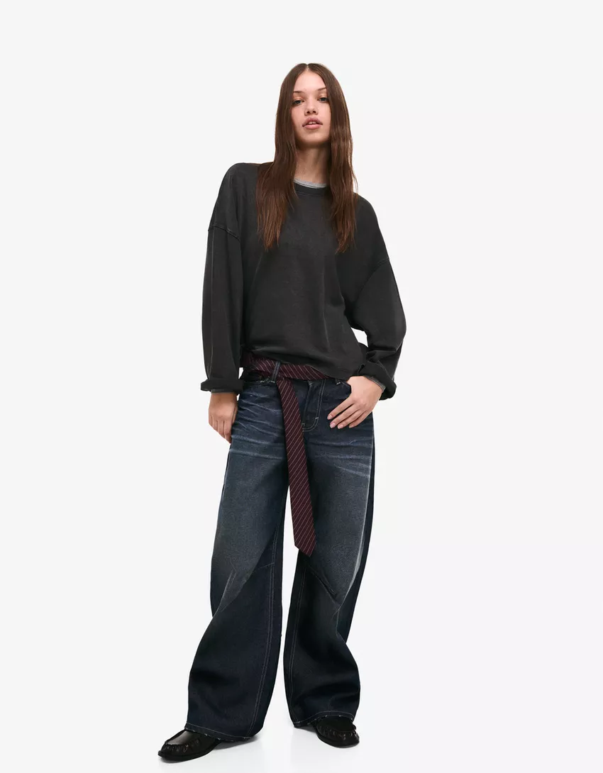 Low-rise slouchy jeans
