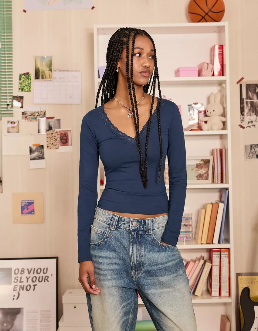 Long sleeve lace-trimmed T-shirt