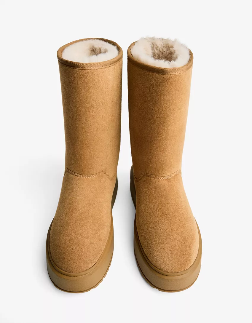 Platform boots with faux fur lining