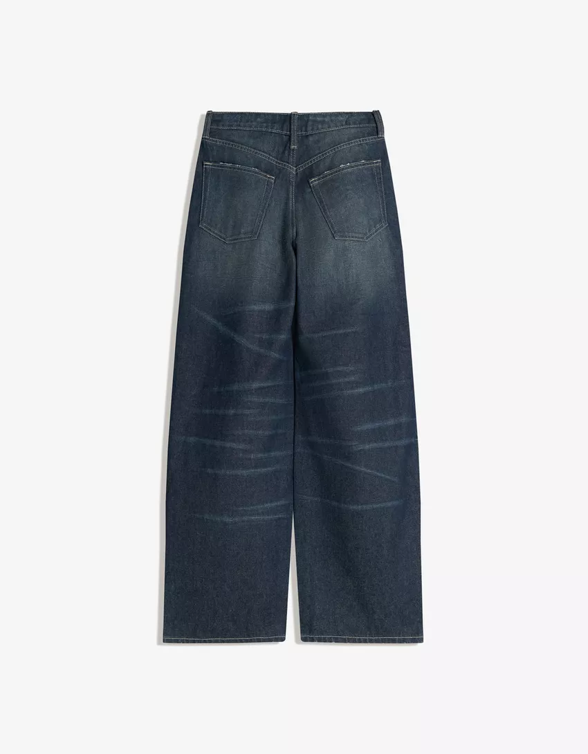 Low-rise slouchy jeans