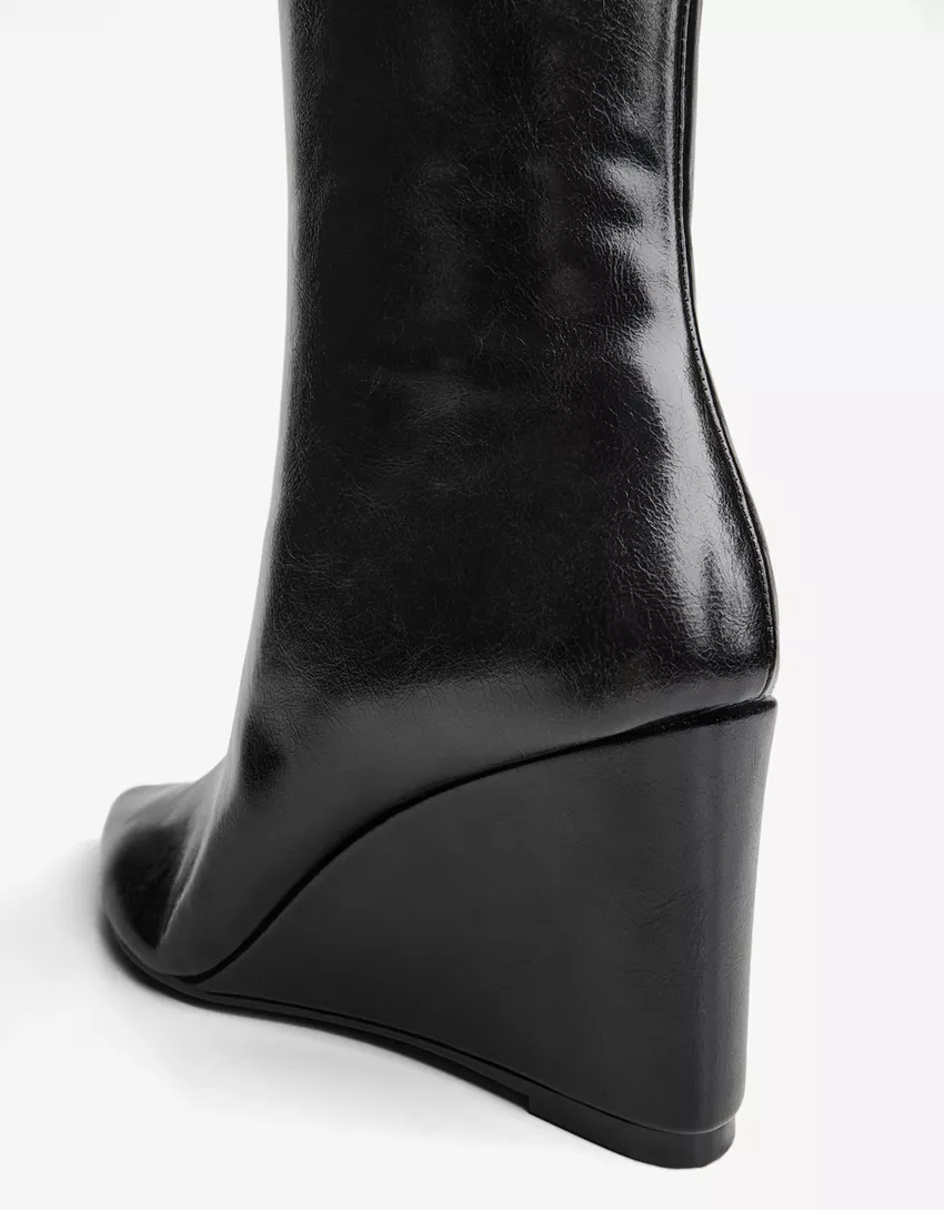 Wedge boots