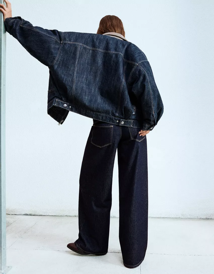 Low-rise wide-leg jeans
