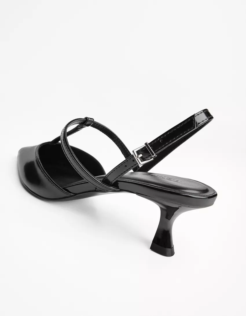 Kitten-heel shoes with strap