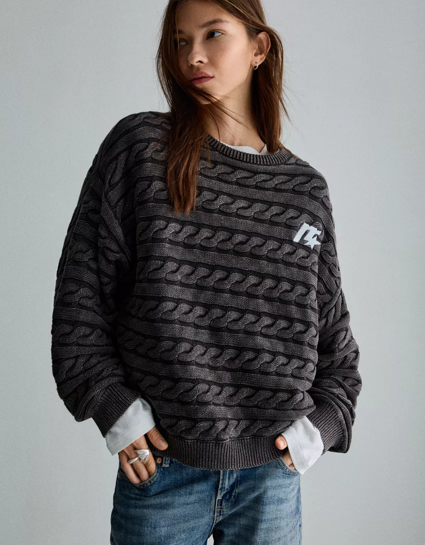 Cable-knit sweater with embroidery