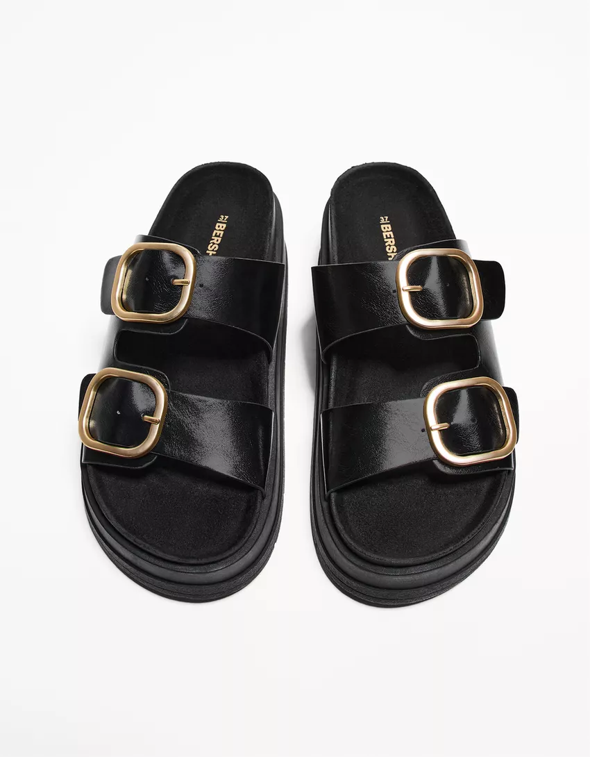 Flat platform sandals with buckles