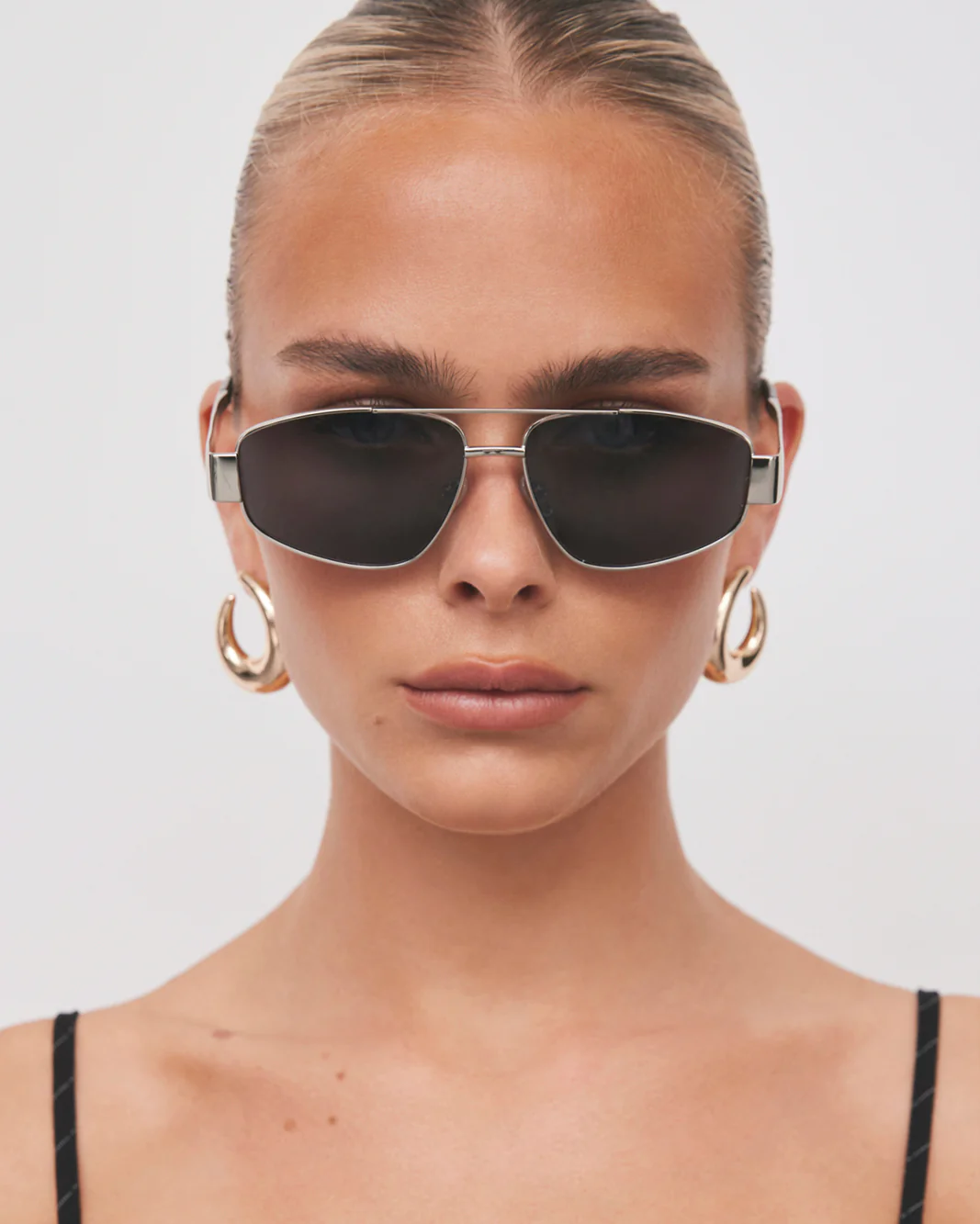 THE EARLE - SILVER-SMOKE