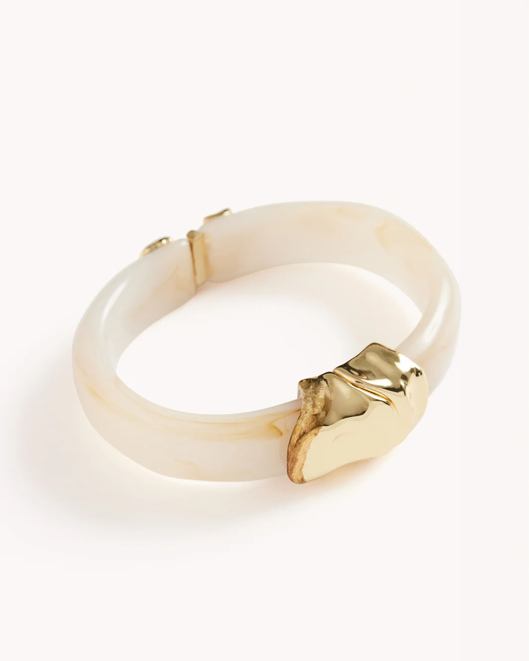 ARIAH BANGLE - CREAM-GOLD PLATED 18K