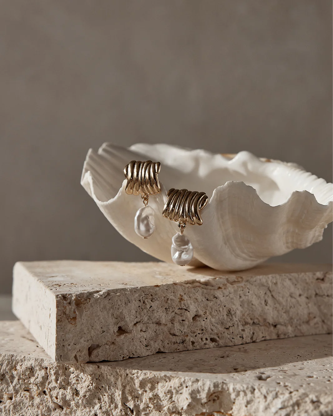 MACKENZIE EARRING - GOLD-PEARL