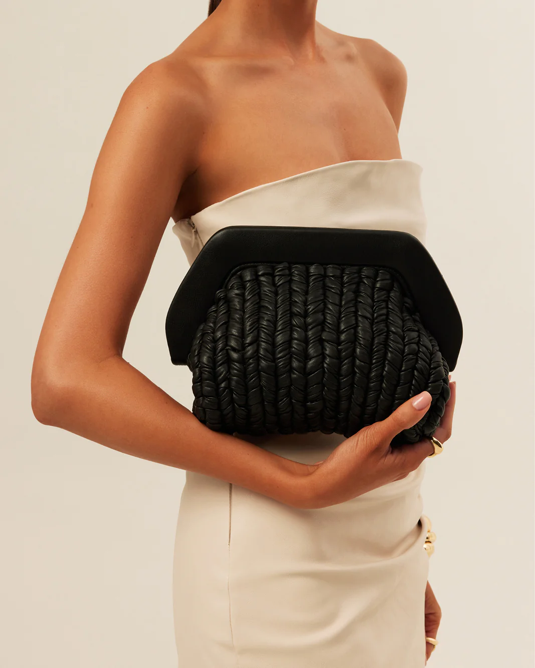 VALENTINA CLUTCH - BLACK