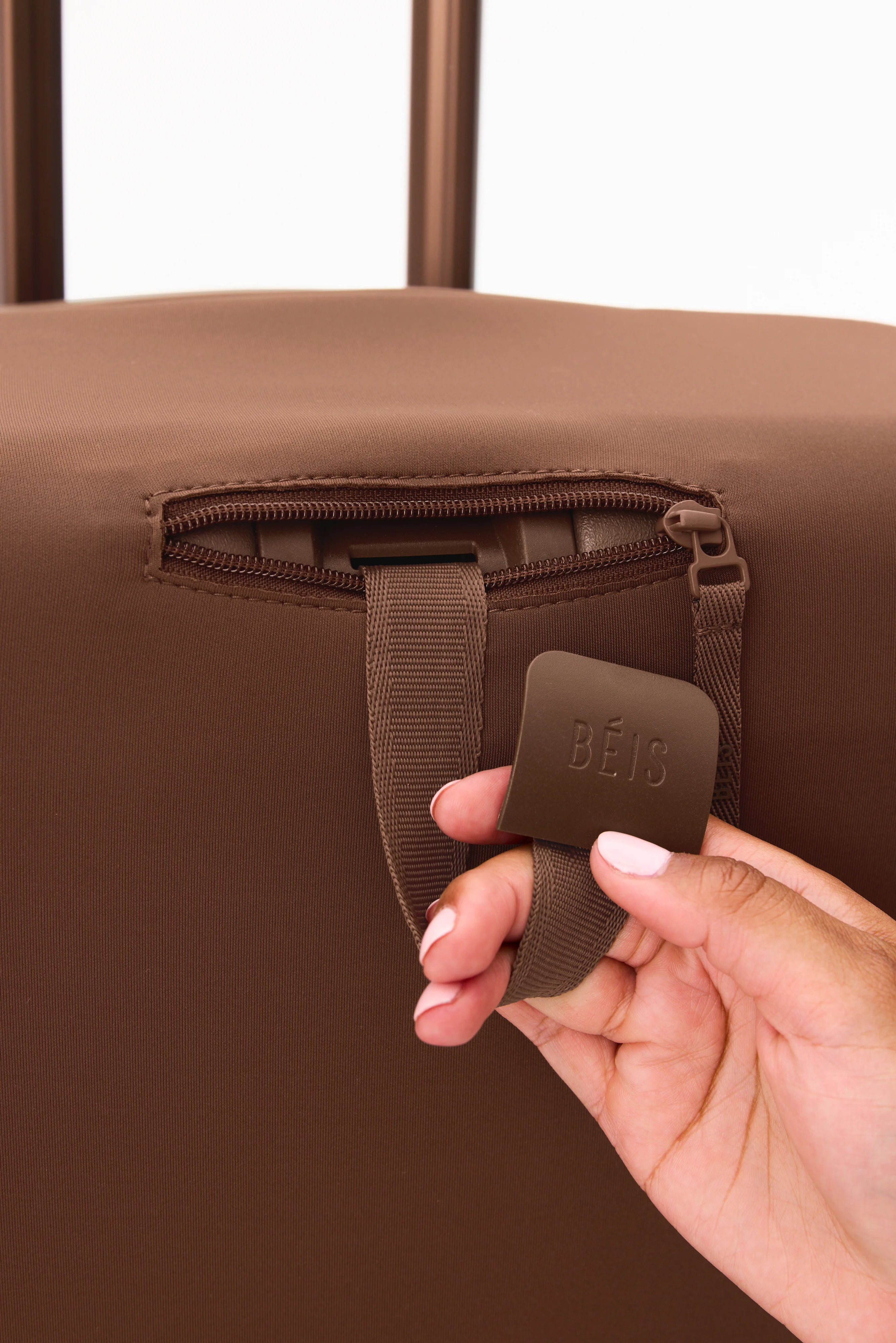 BEIS 'The Medium Check-In Luggage Cover in Maple