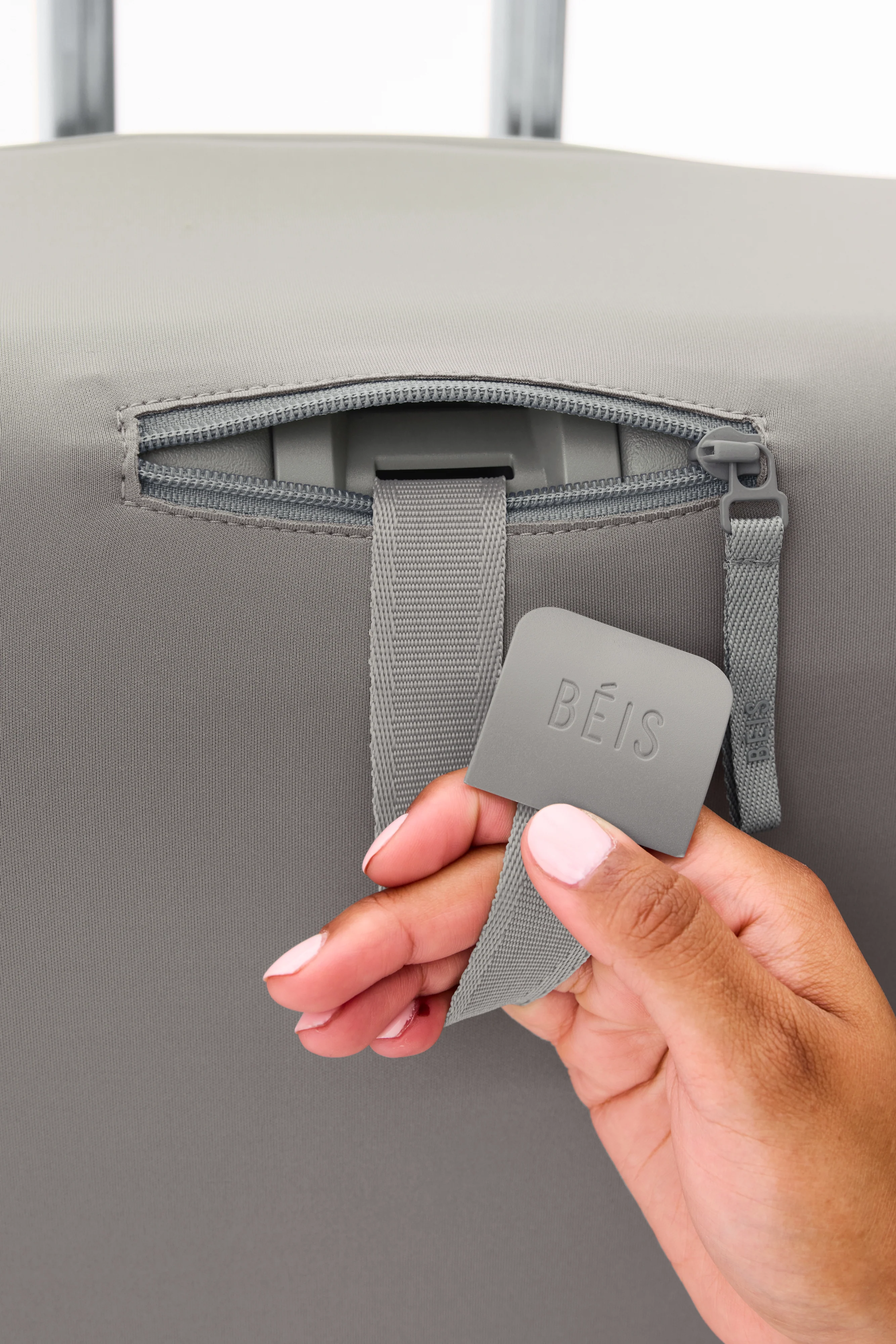 BEIS 'The Medium Check-In Luggage Cover in Grey