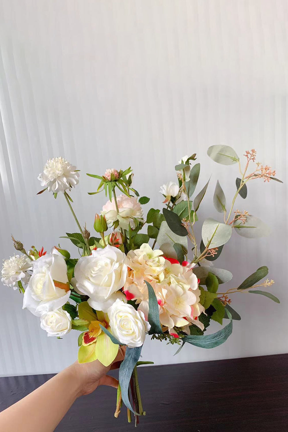 Simulation Bouquet Bridal Holding Flowers