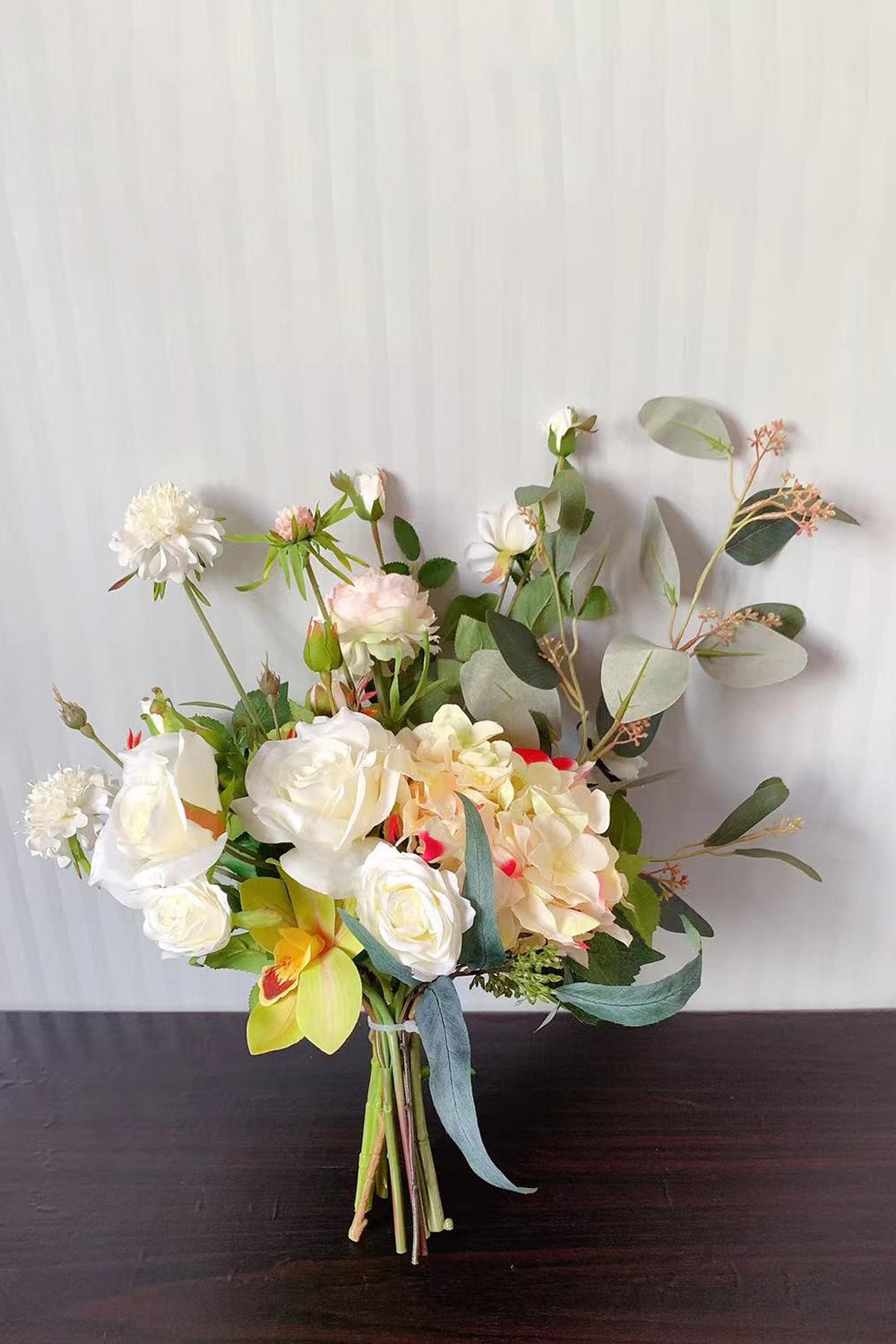 Simulation Bouquet Bridal Holding Flowers