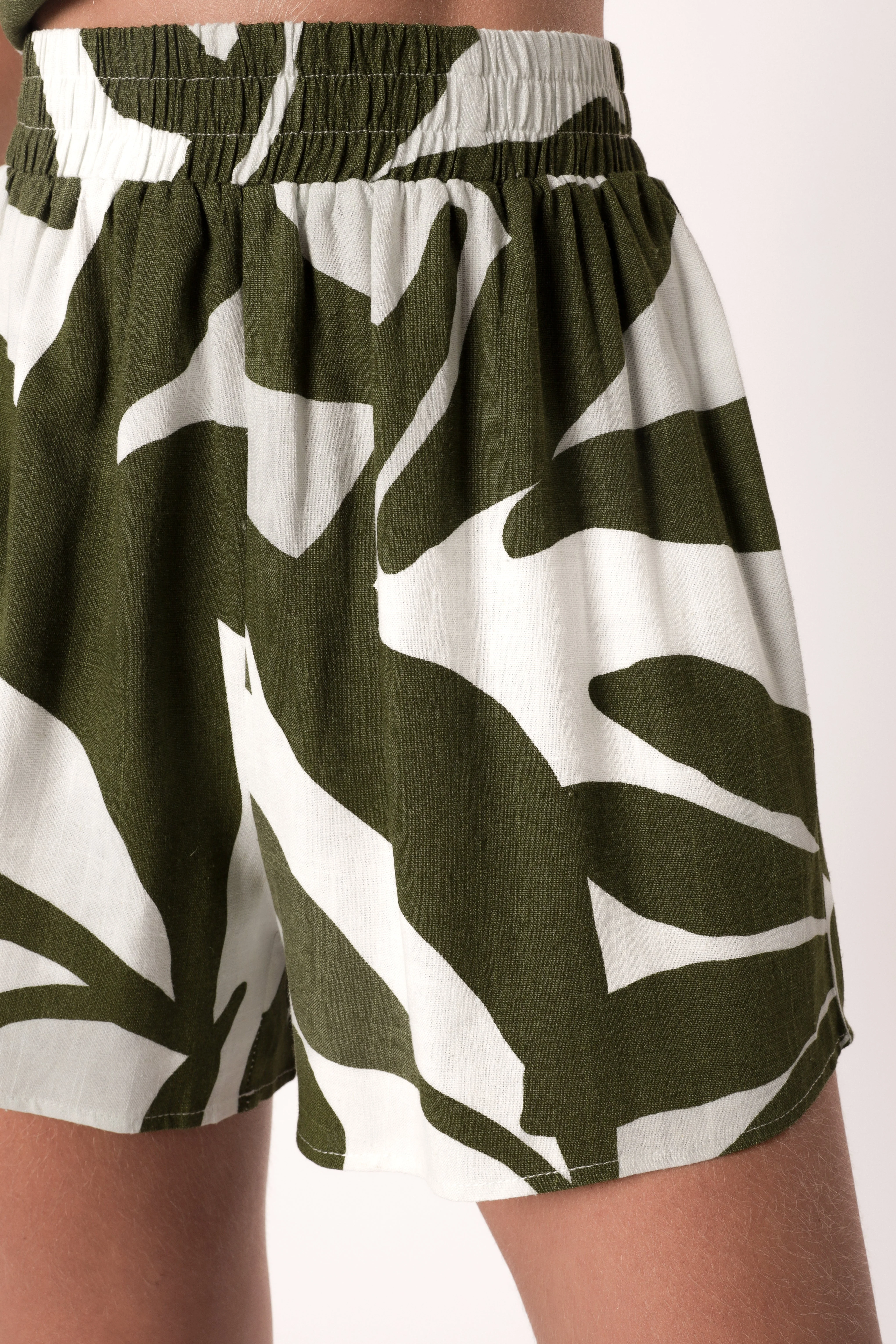 Henri Shorts - Olive Palm