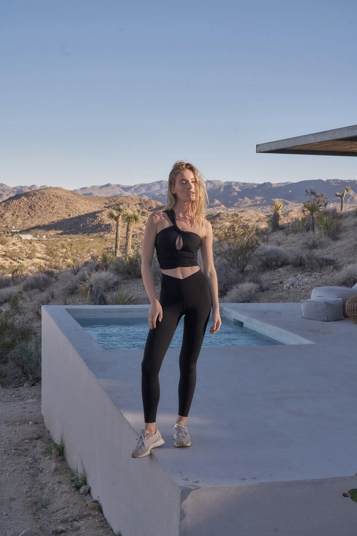 One Shoulder Ruched Bra + V-waist Yoga Legging