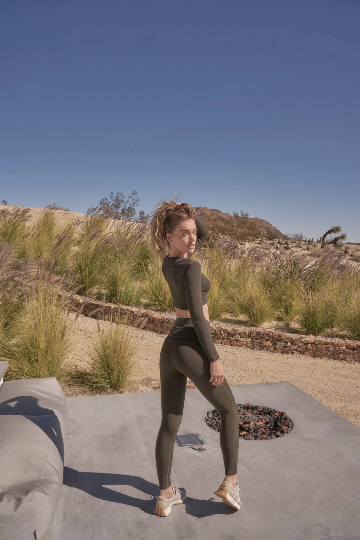 Elegant Long Sleeve Crop Top + V-waist Yoga Legging