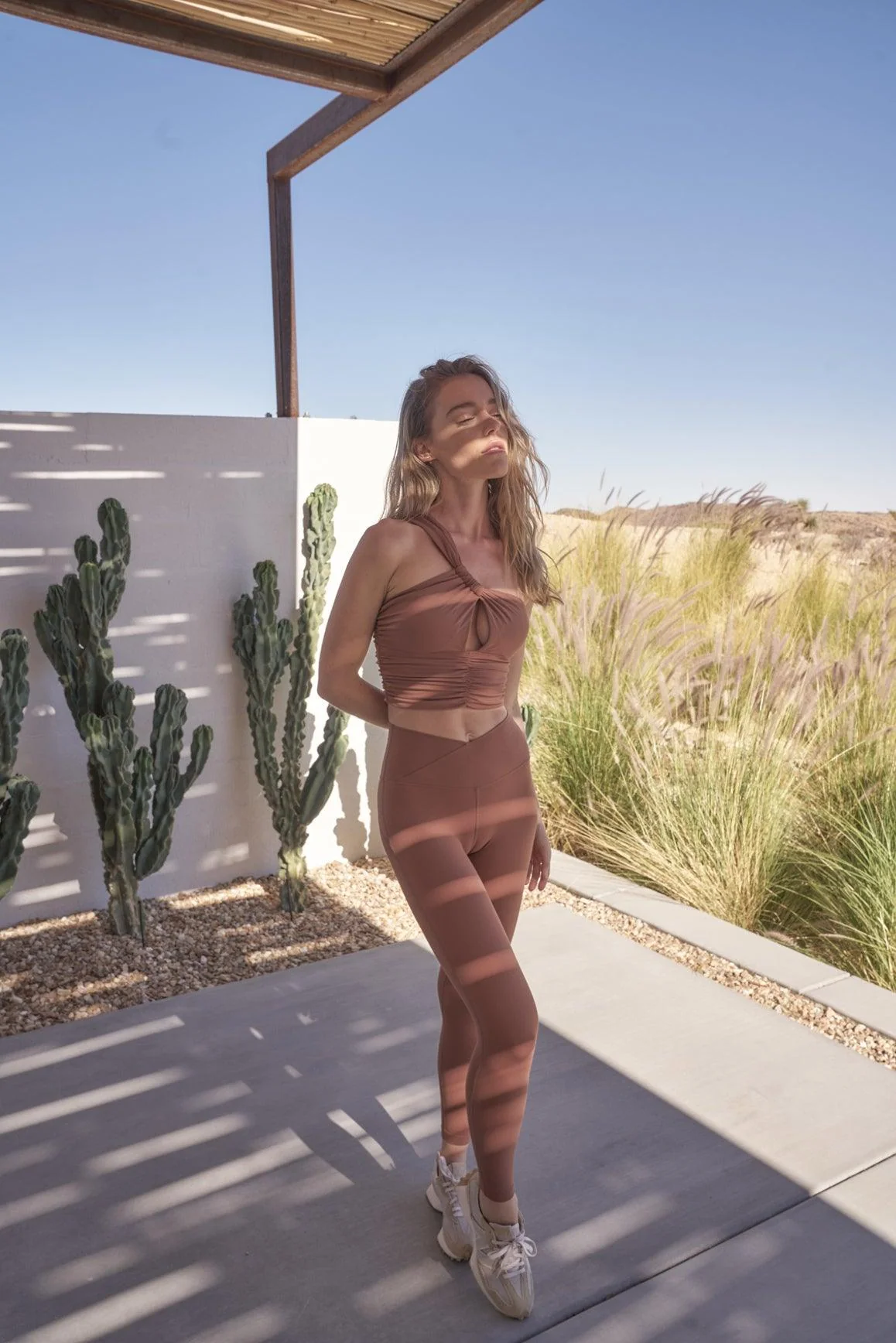 One Shoulder Ruched Bra + V-waist Yoga Legging