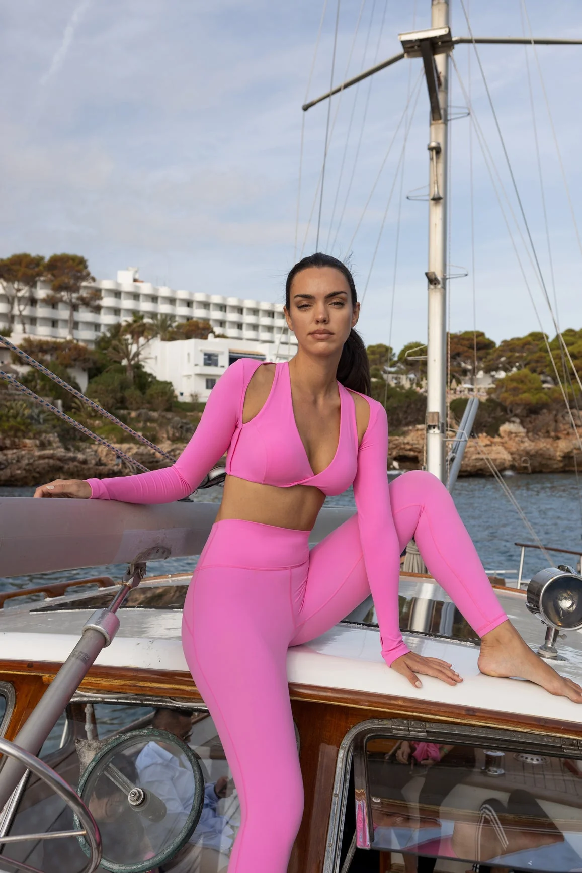 Twist-Front Shoulder Cut Crop Top + High-waist Training Legging