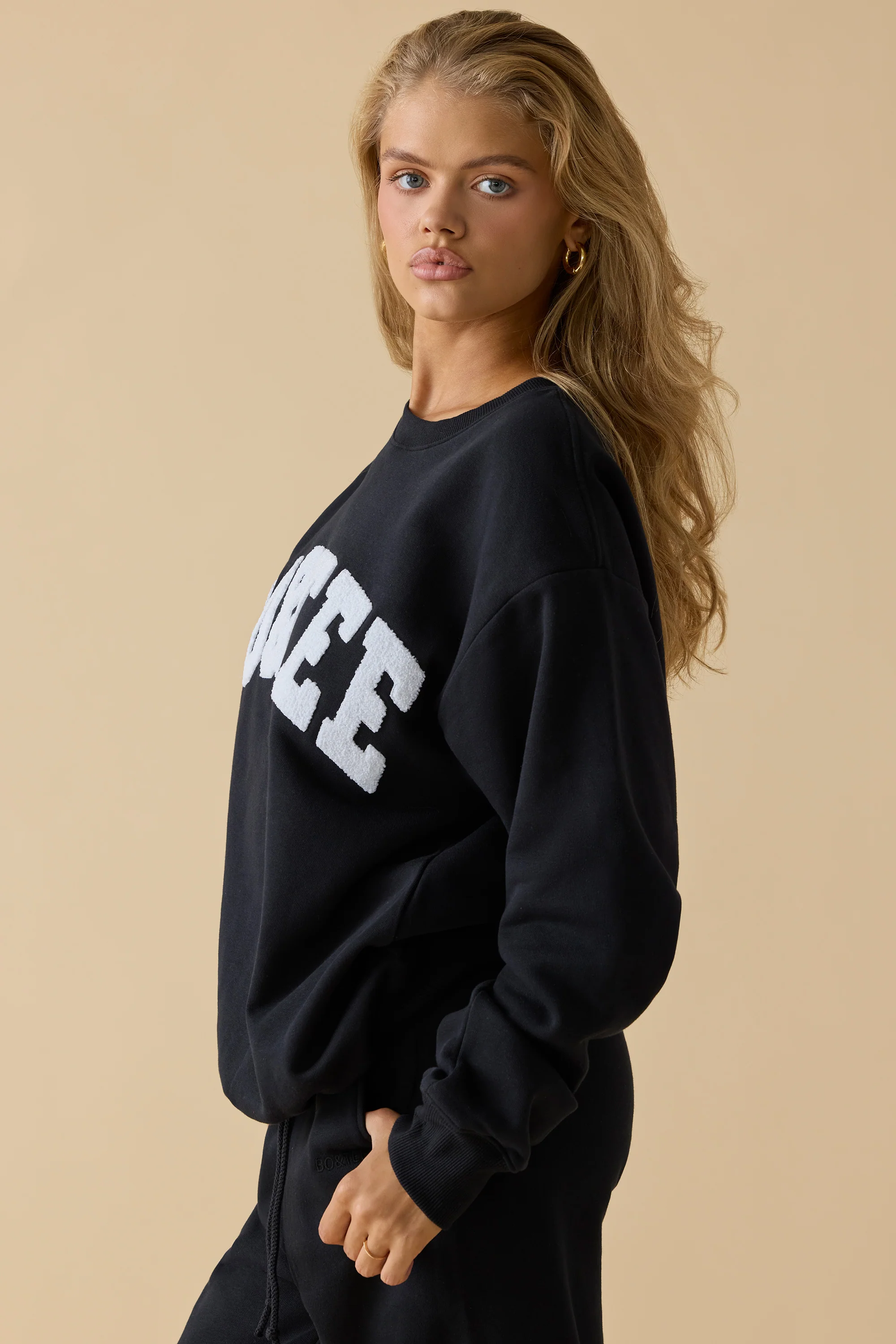 Signature - Oversized Crew Neck Sweatshirt in Black