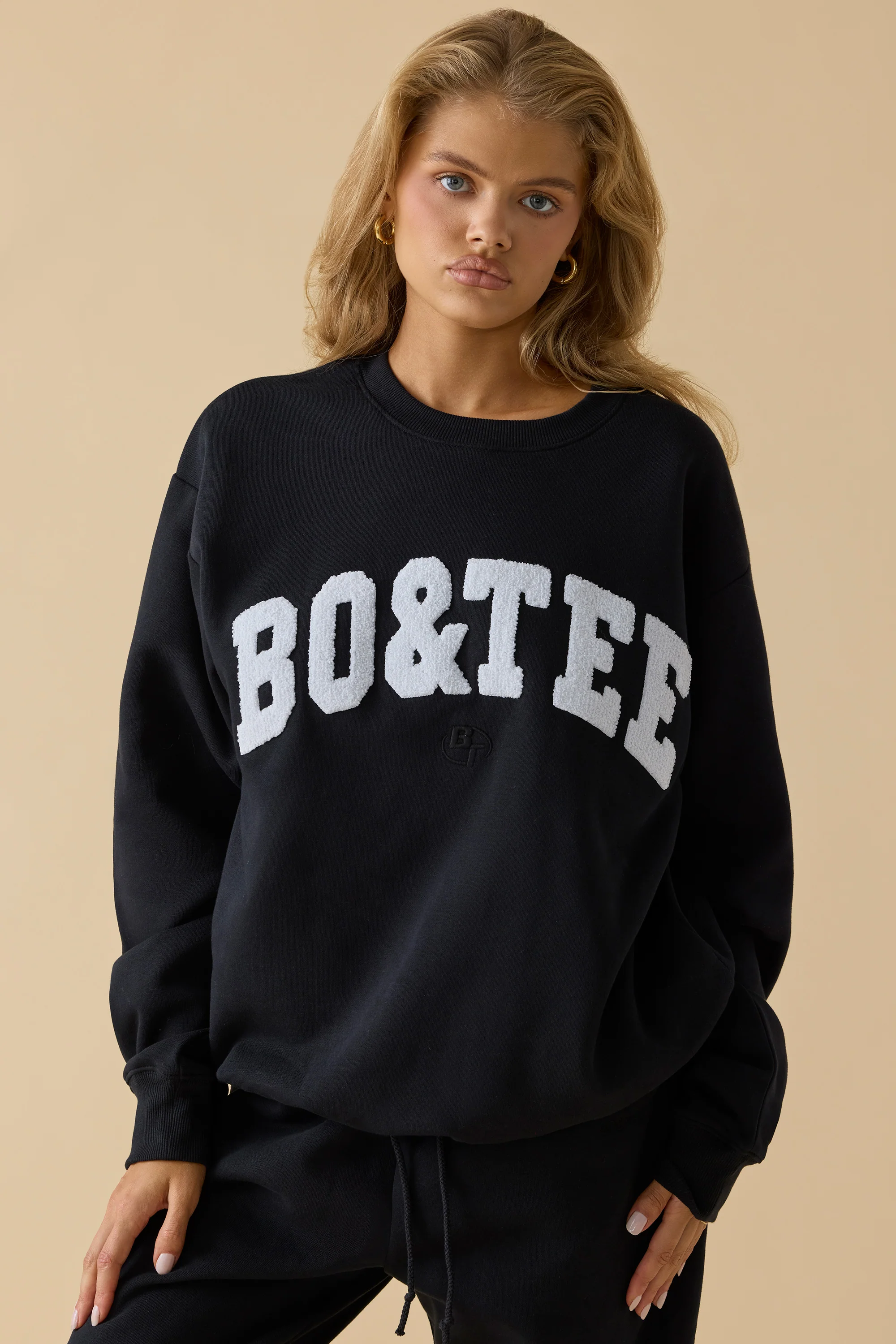 Signature - Oversized Crew Neck Sweatshirt in Black