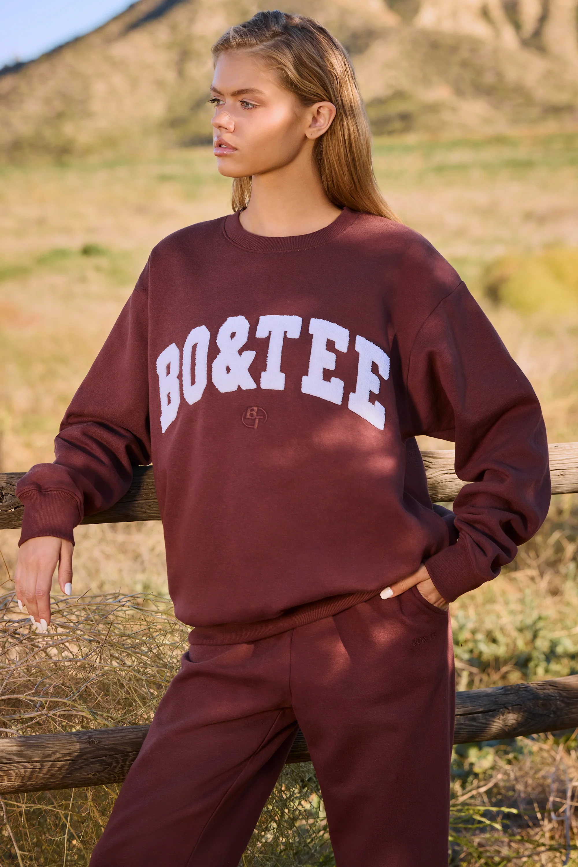 Signature - Oversized Crew Neck Sweatshirt in Mahogany