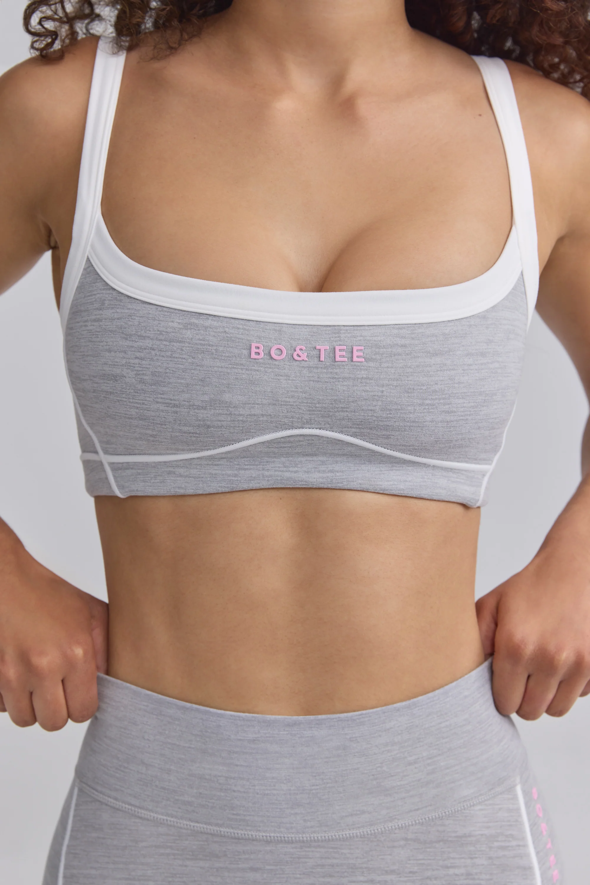 Soft Active Contrast-Trim Sports Bra in Ice Grey