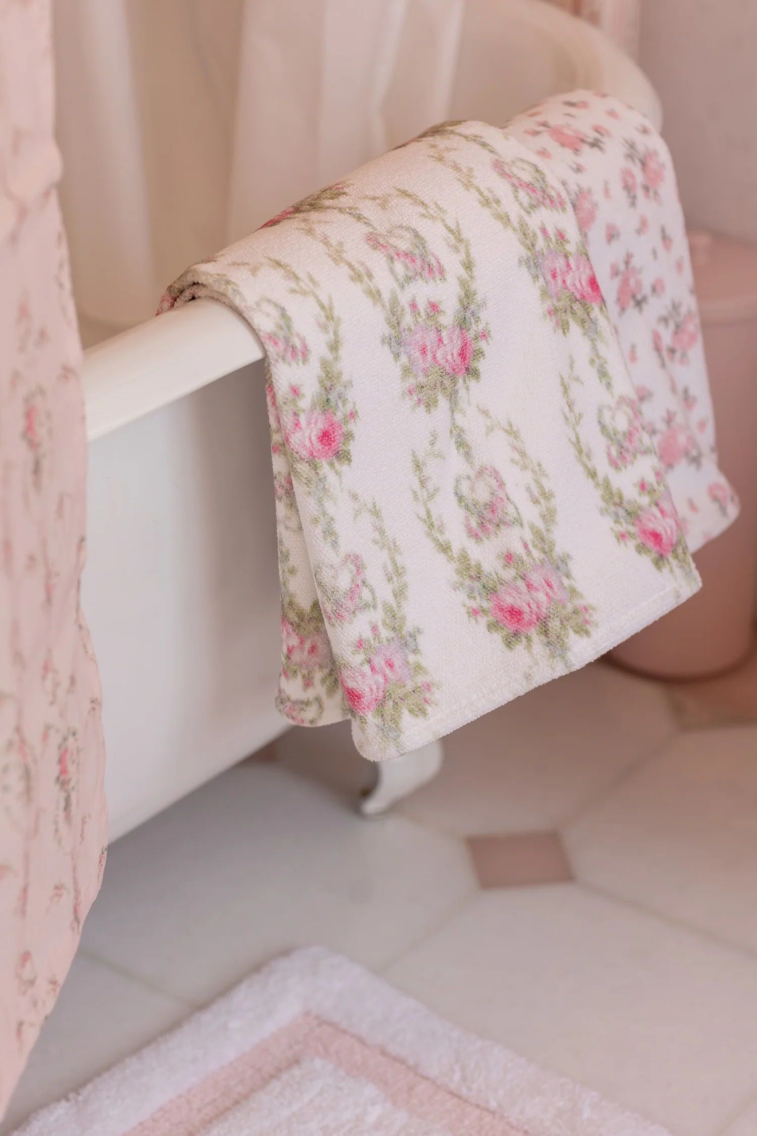 Cotton Bath Towel in Bow Print