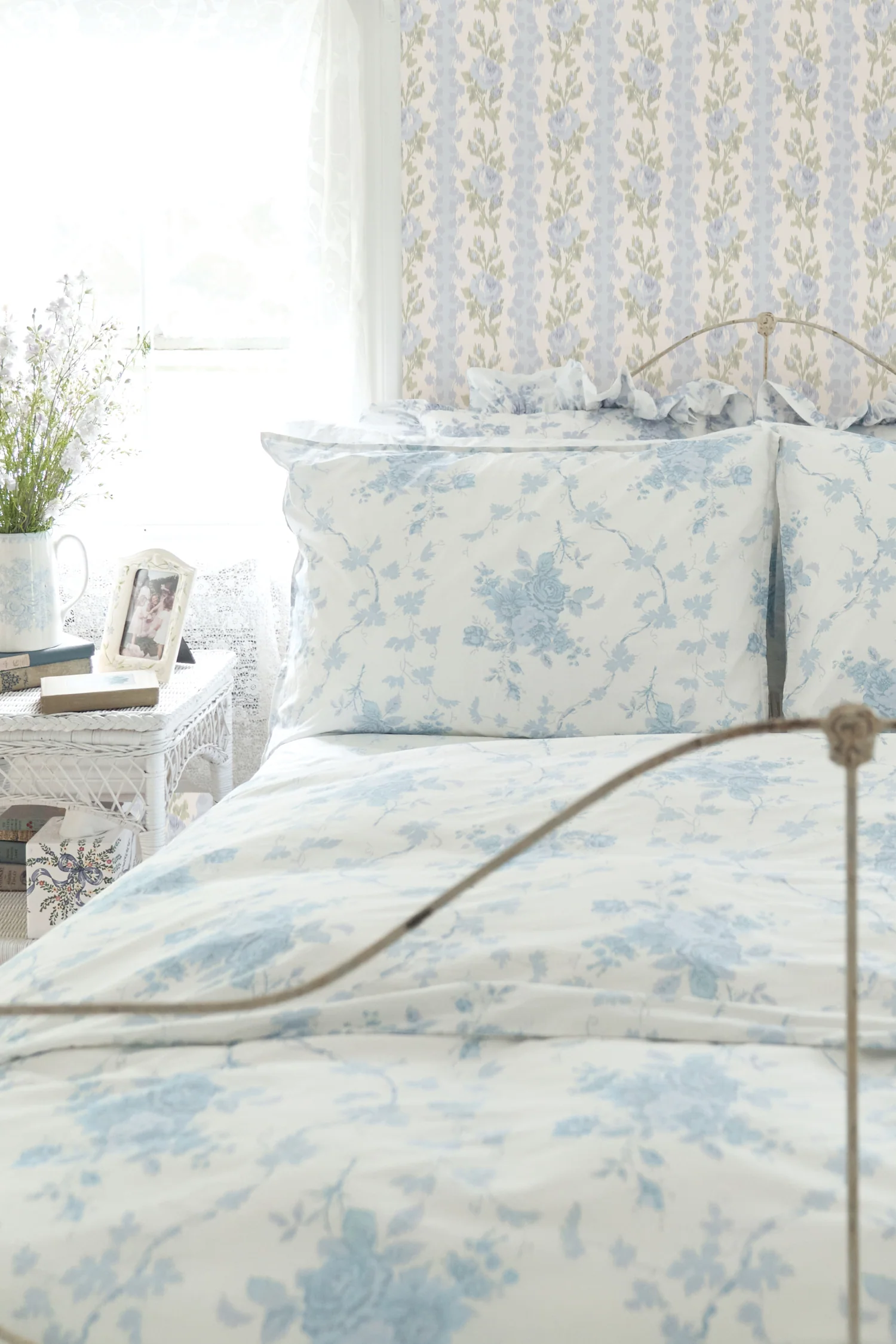 Blooming Heirloom Standard Wallpaper