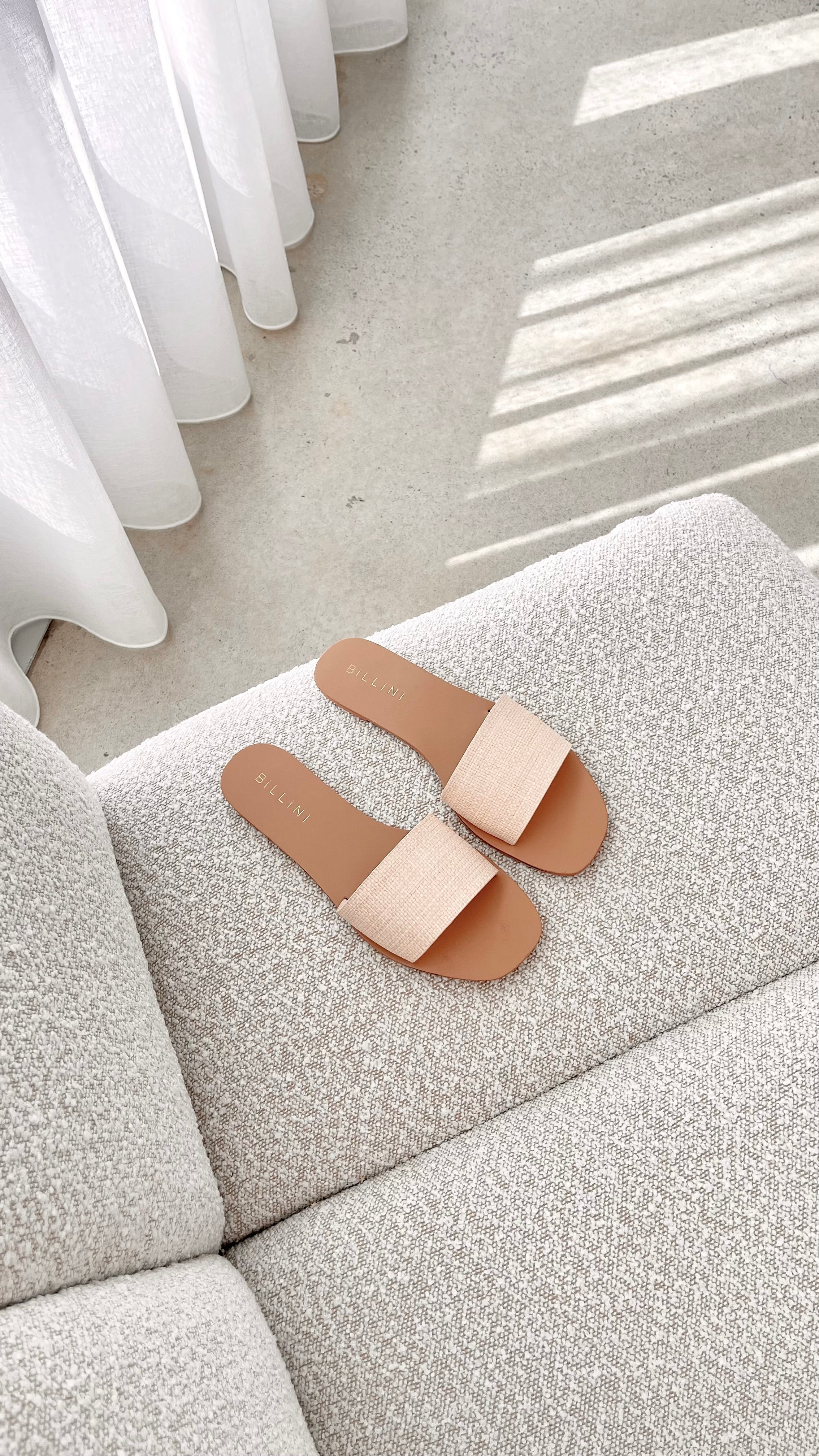 Henrik Slide - Vanilla Raffia