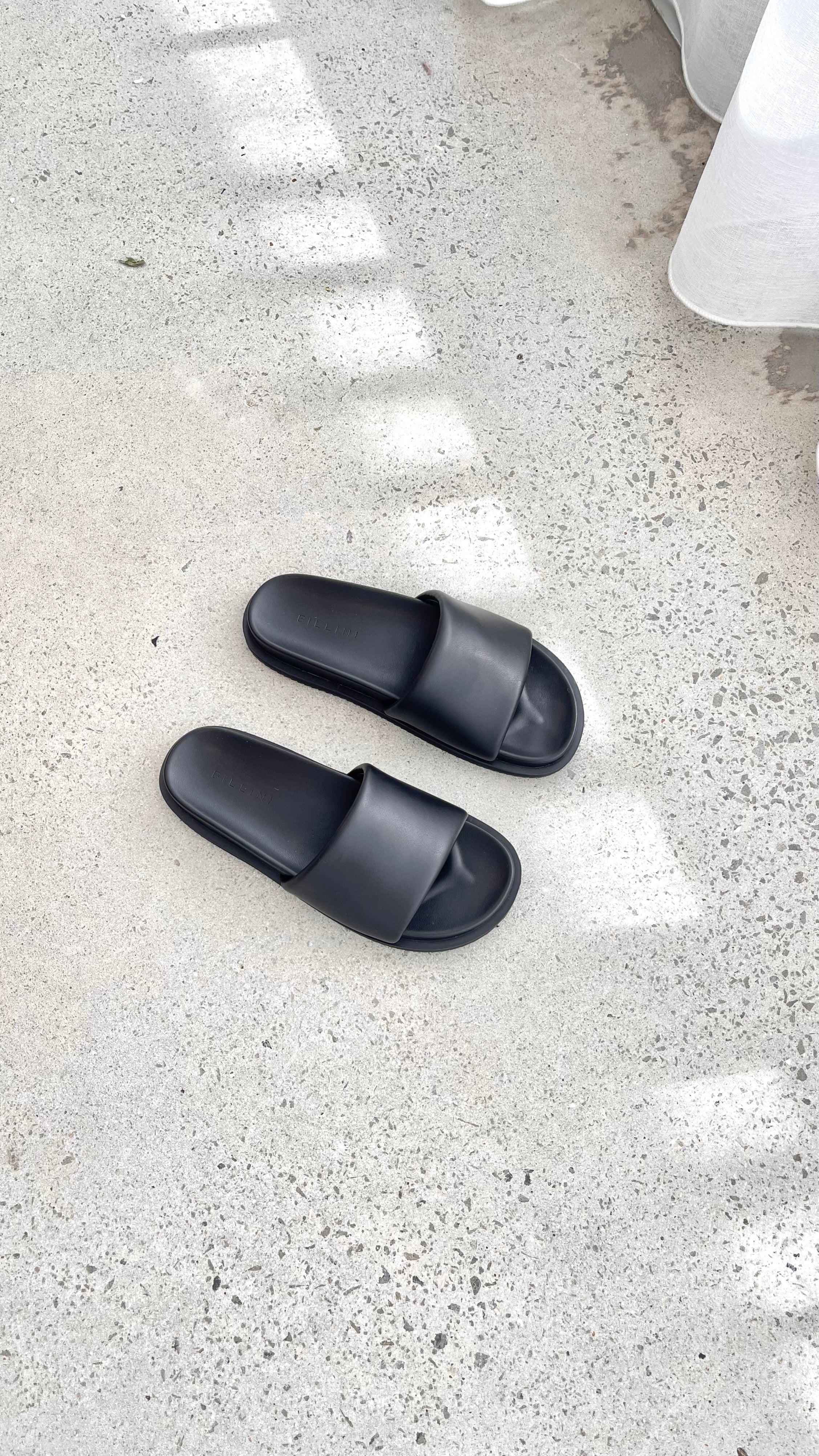 Tiago Slide - Black