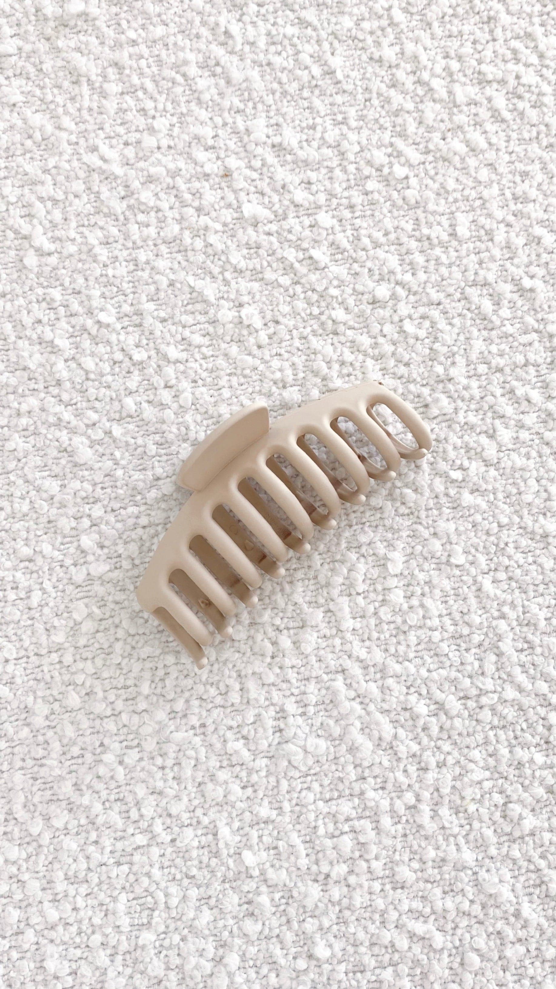 Regina Matte Claw Clip - Cream