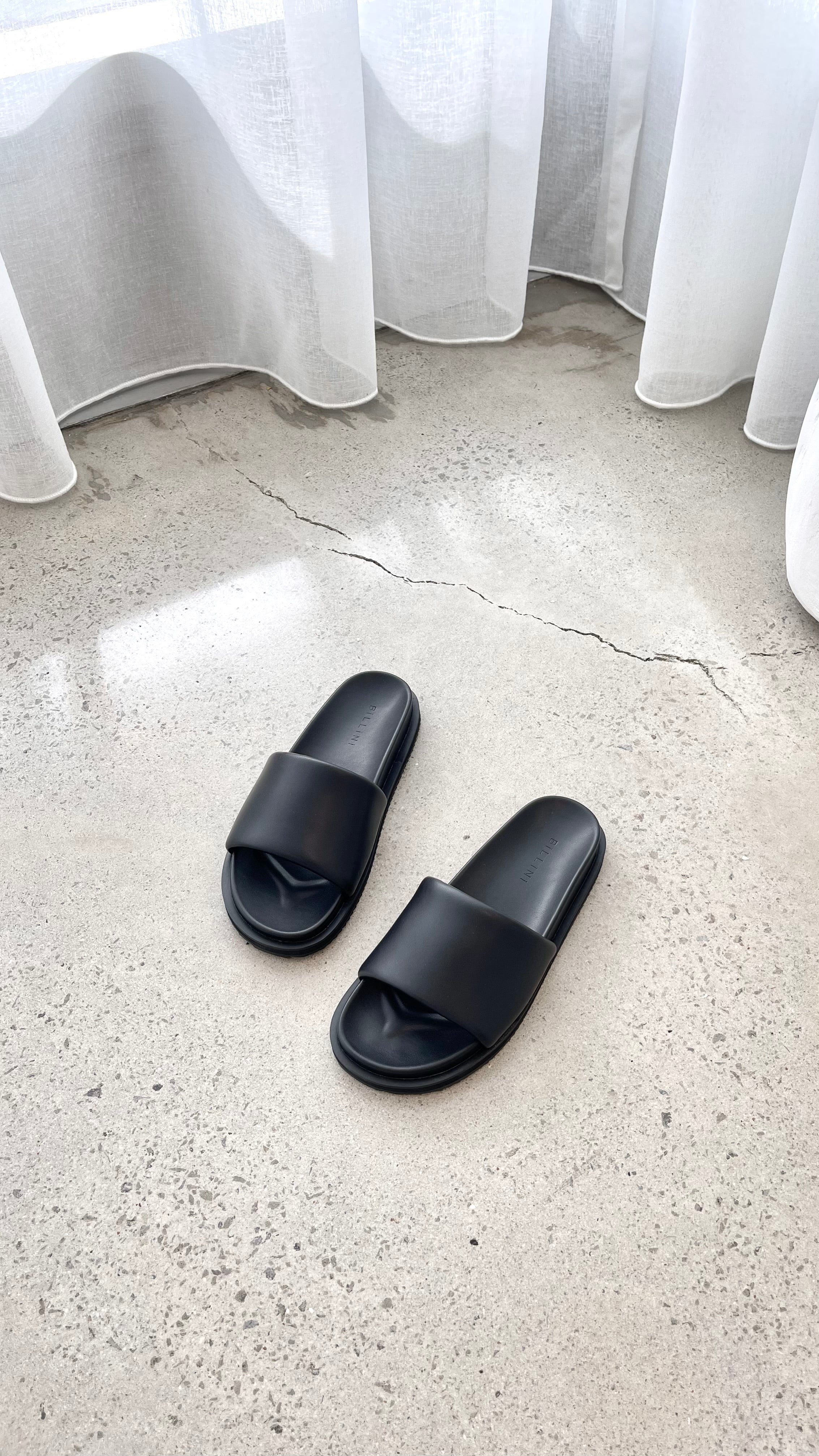 Tiago Slide - Black