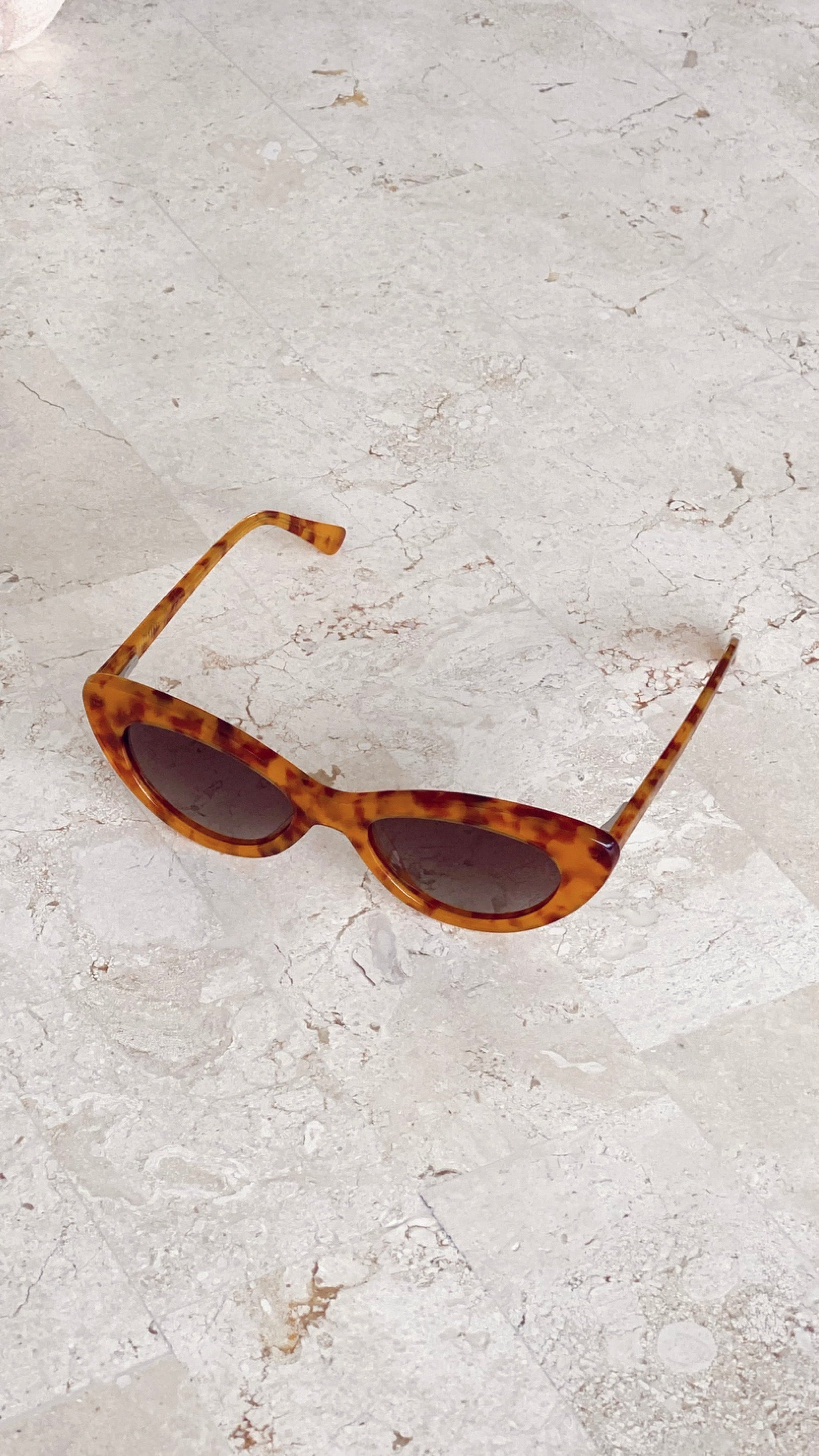 Ochre Lane Isla Sunglasses - Honey Tort