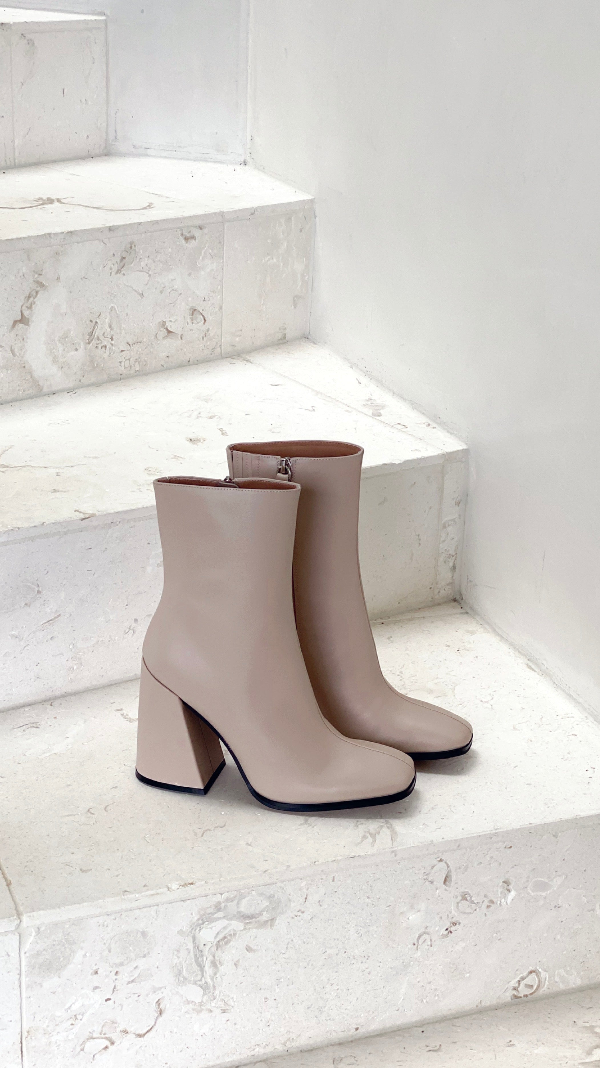 Alias Mae Alana Boot - Cream Leather