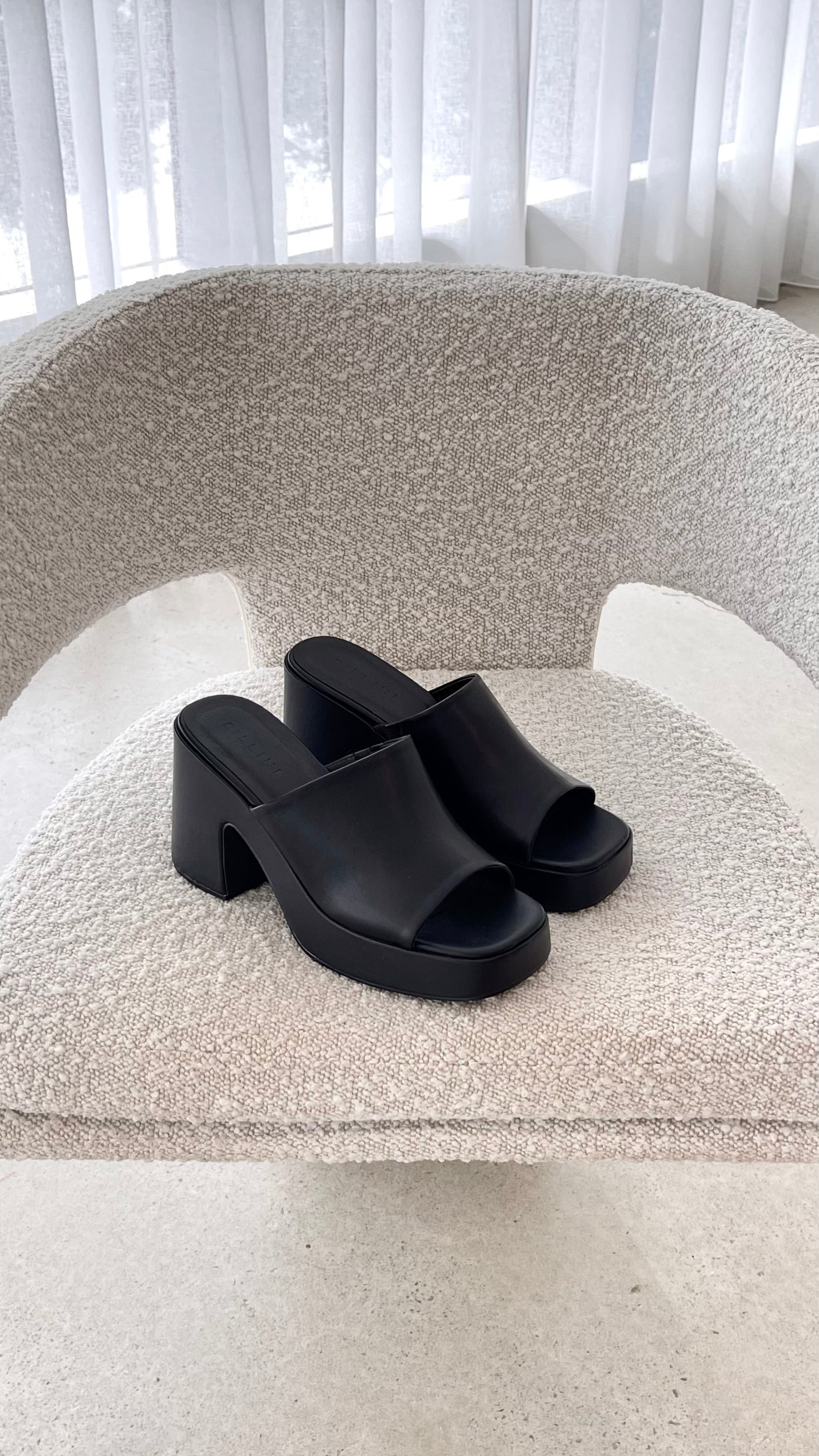 Leslie Heel - Black