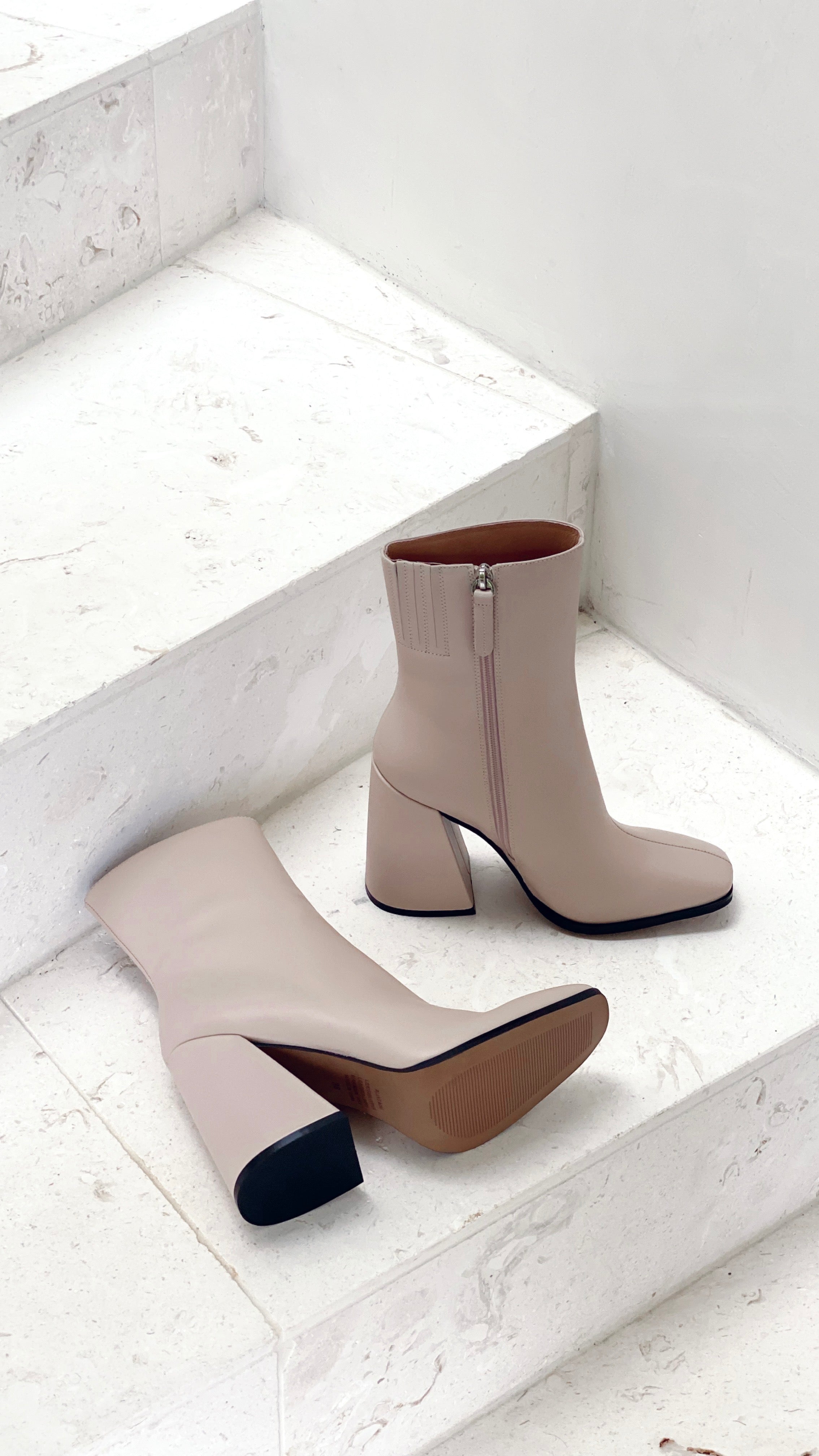 Alias Mae Alana Boot - Cream Leather