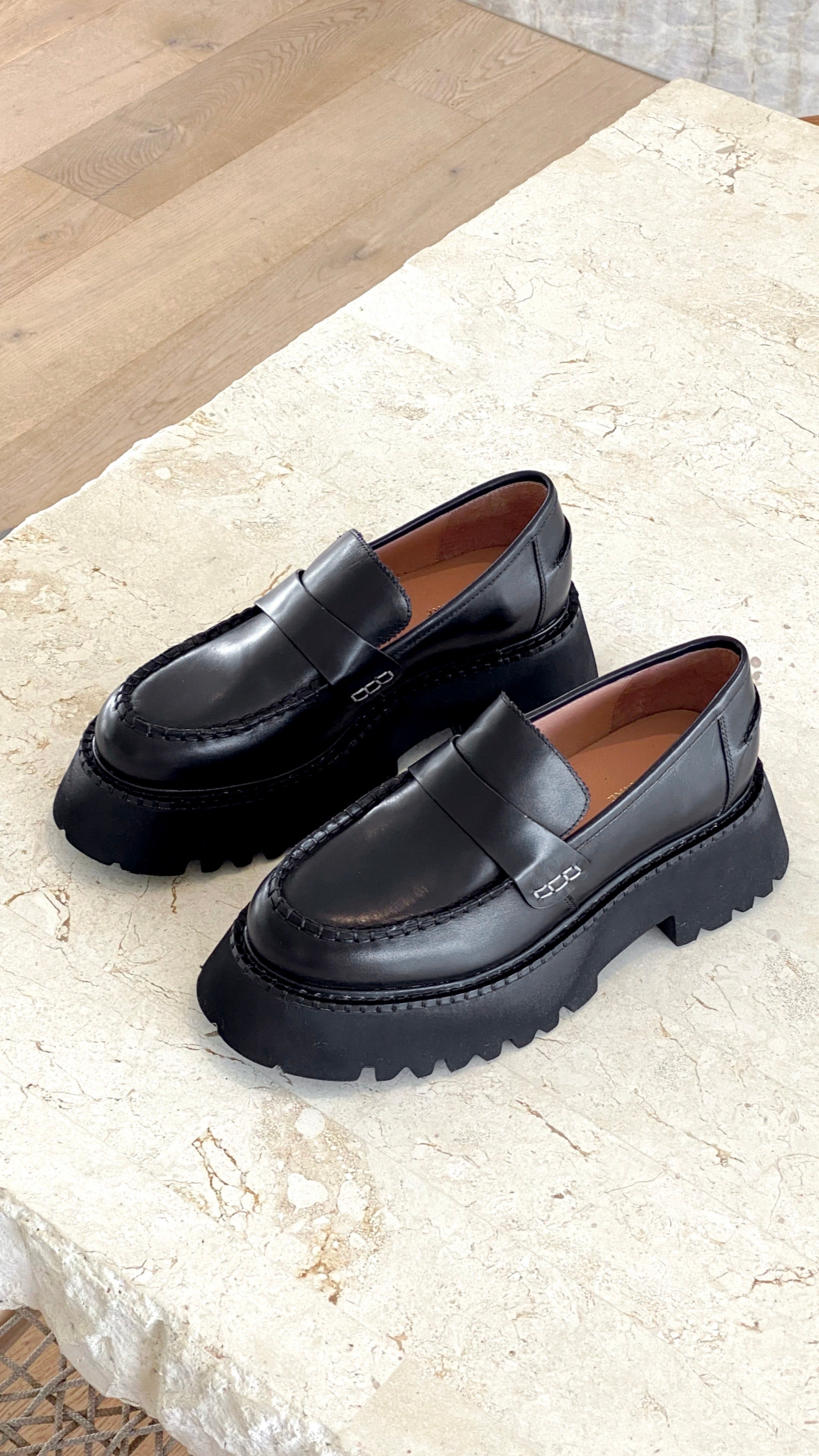 Alias Mae Tammy Loafers - Black