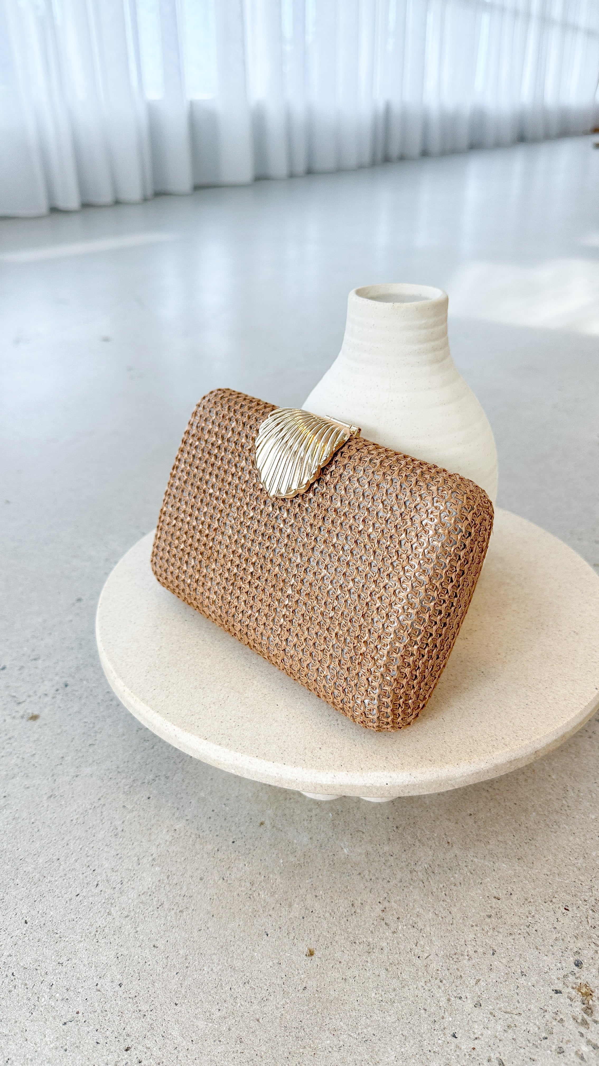 Livy Shell Clasp Woven Structured Clutch - Natural