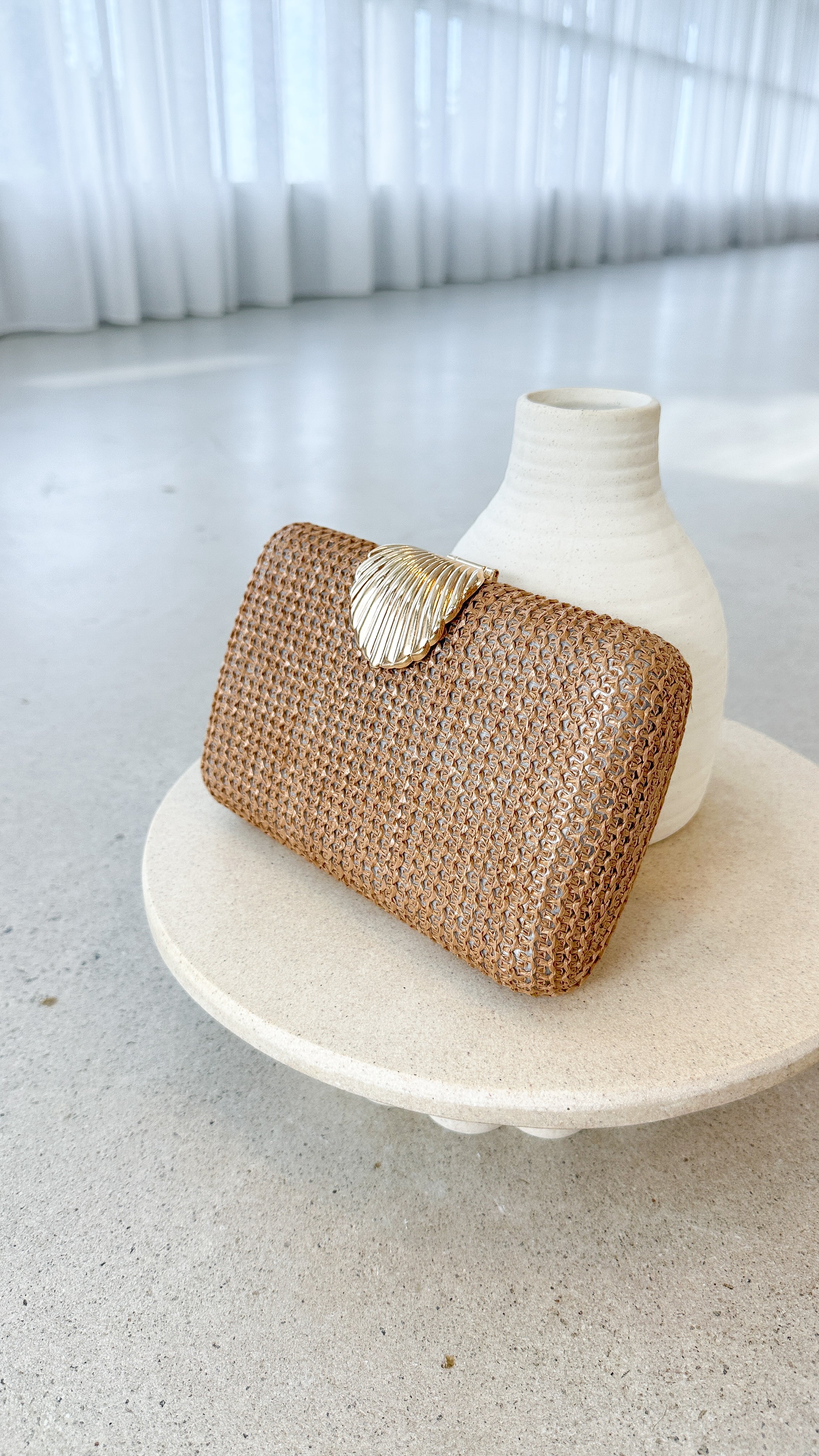 Livy Shell Clasp Woven Structured Clutch - Natural