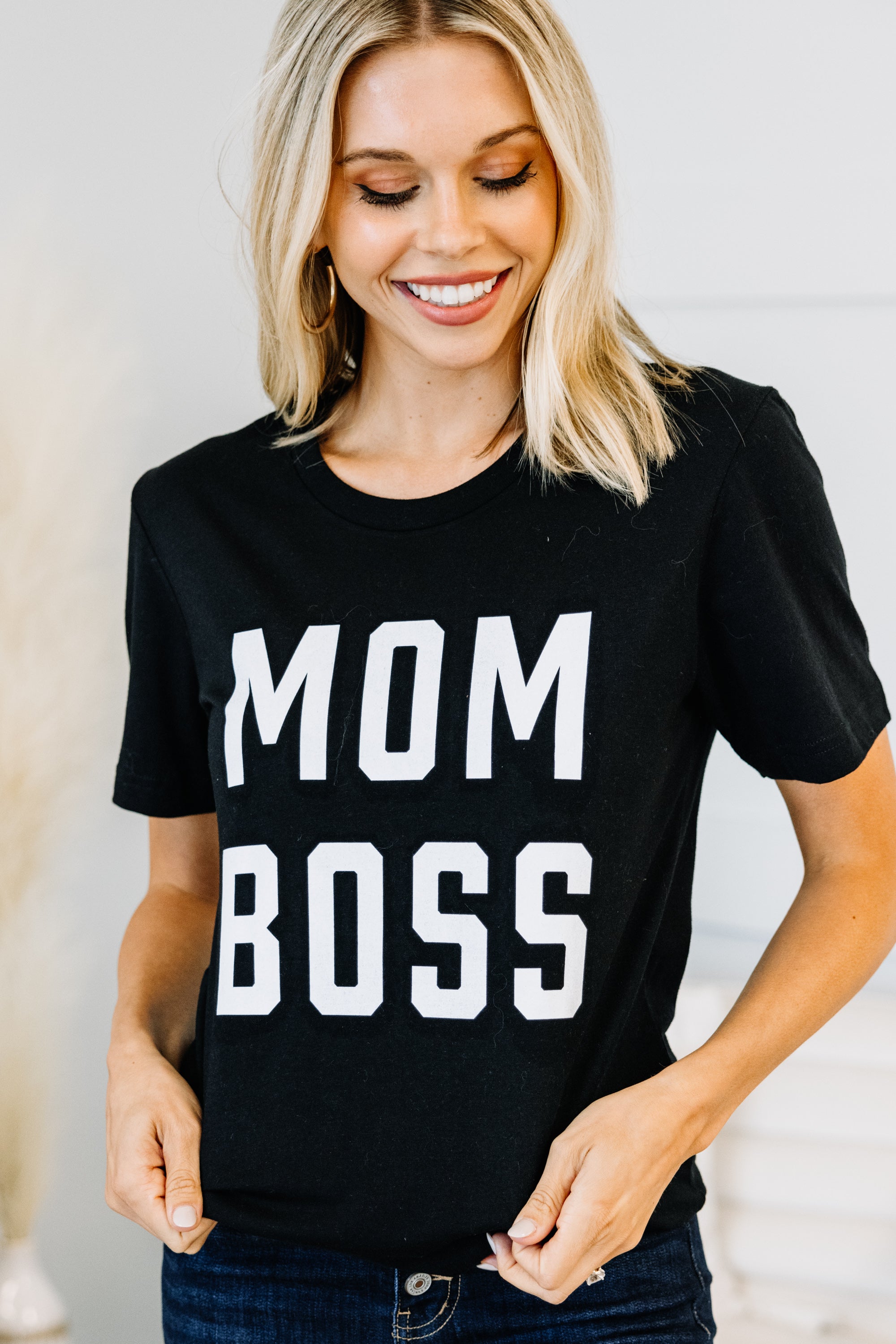 CHIRNAISHOP - Mom Boss Black Graphic Tee