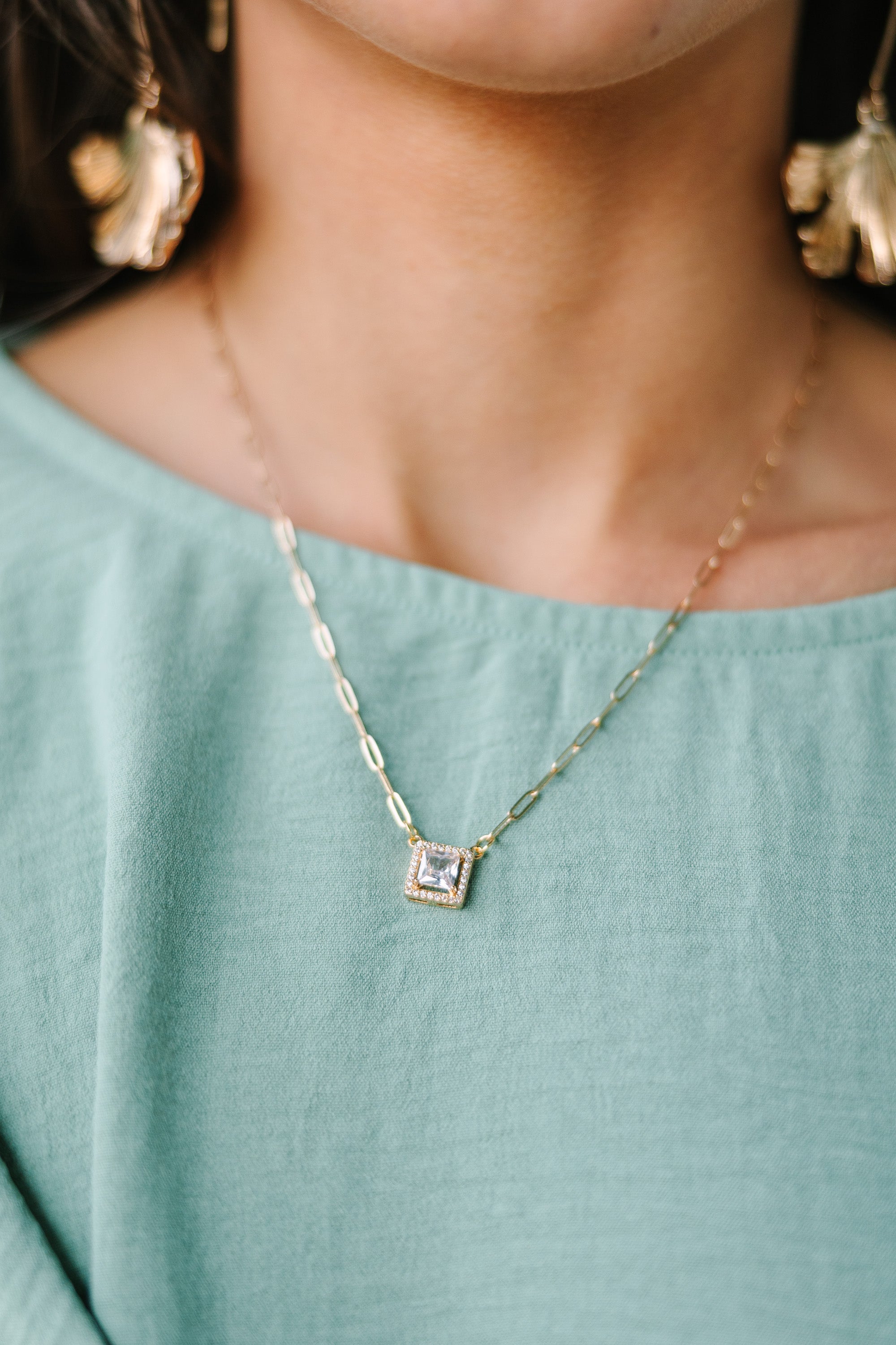 CHIRNAISHOP - Treat You Well Crystal Pendant Necklace