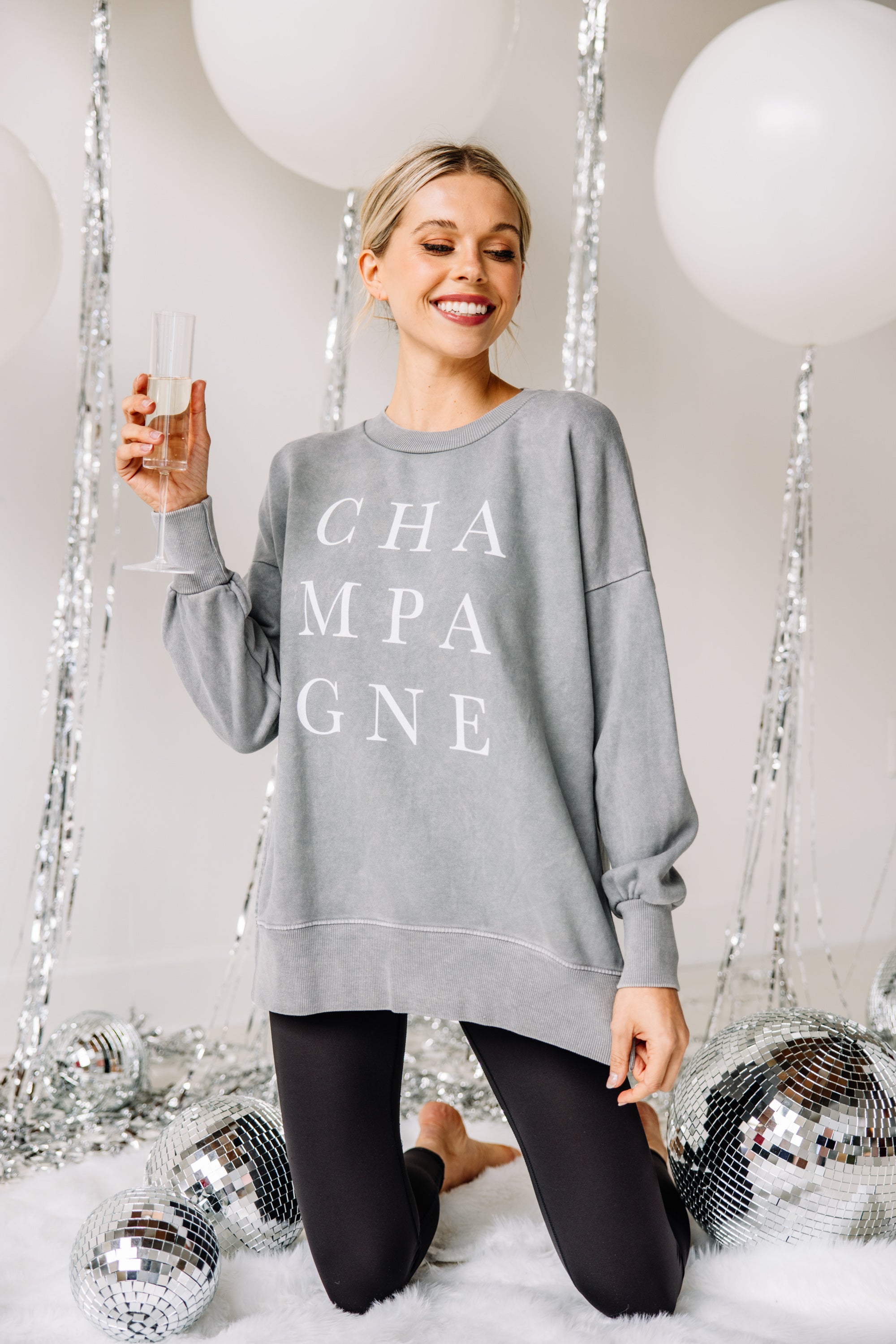 CHIRNAISHOP - Champagne Gray Graphic Slouchy Pullover