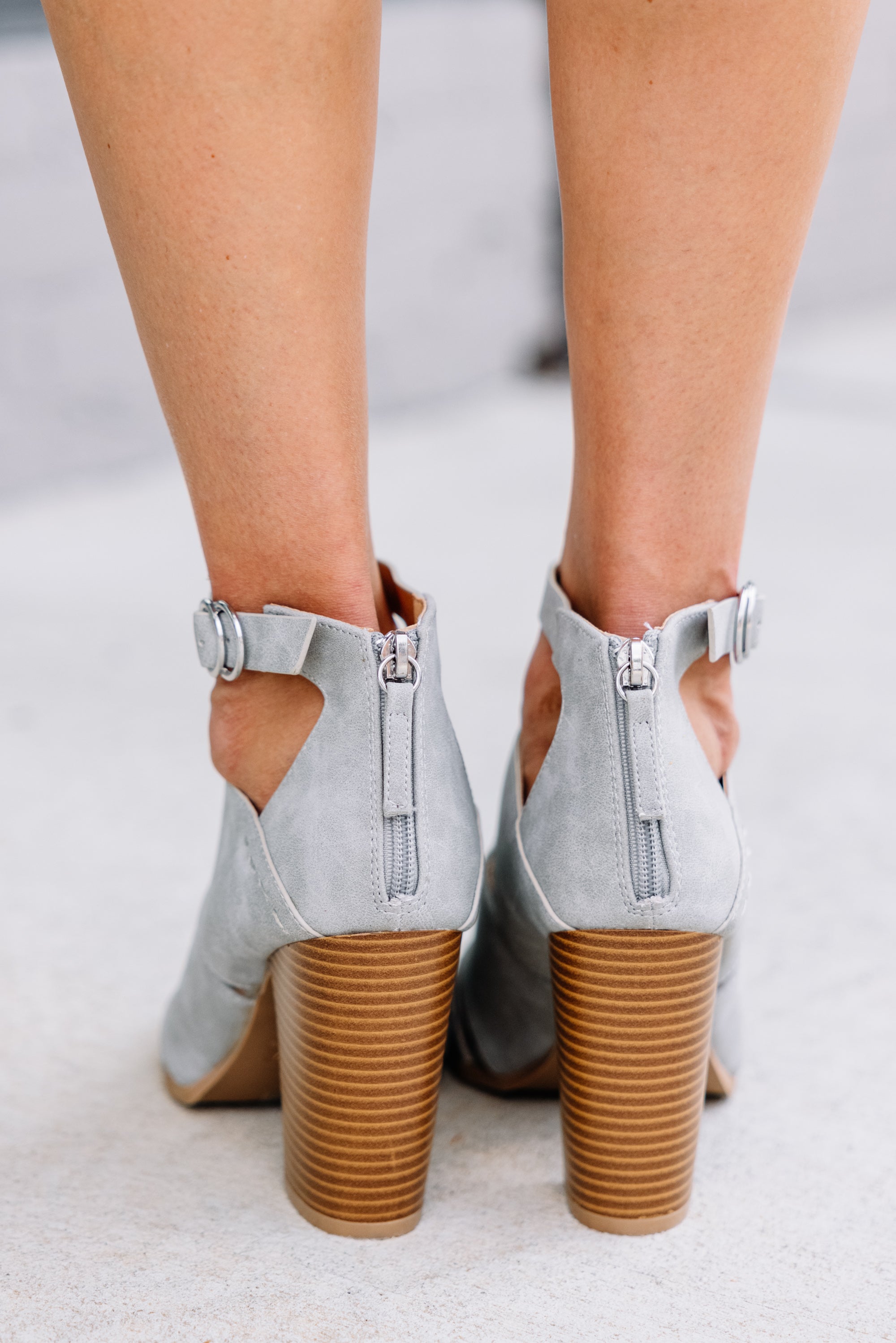 CHIRNAISHOP - In High Places Gray Heels