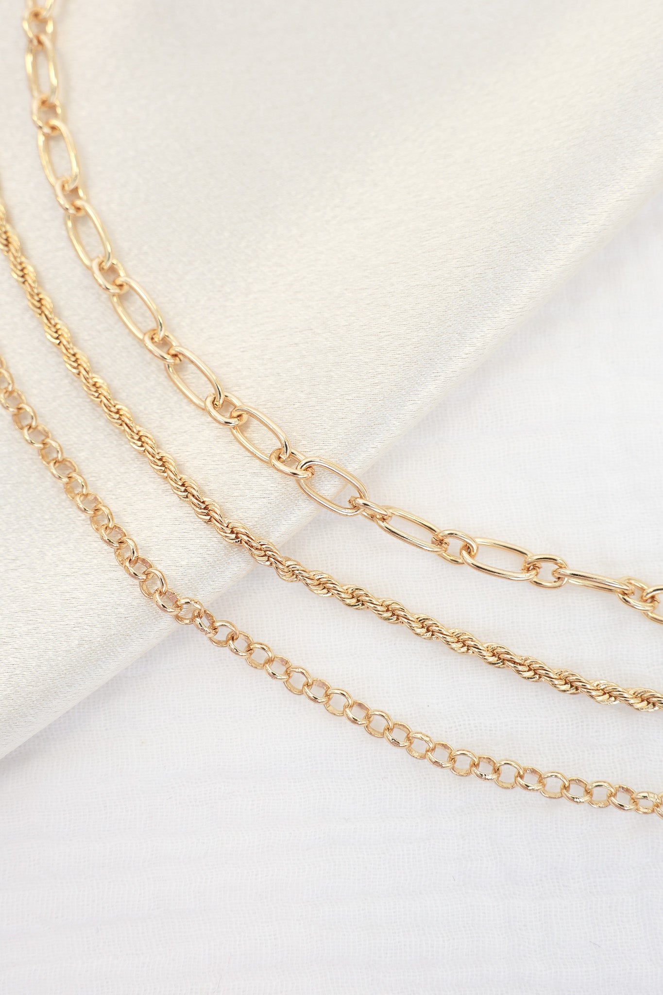 CHIRNAISHOP - Get A Move On Gold Chain Layered Necklace