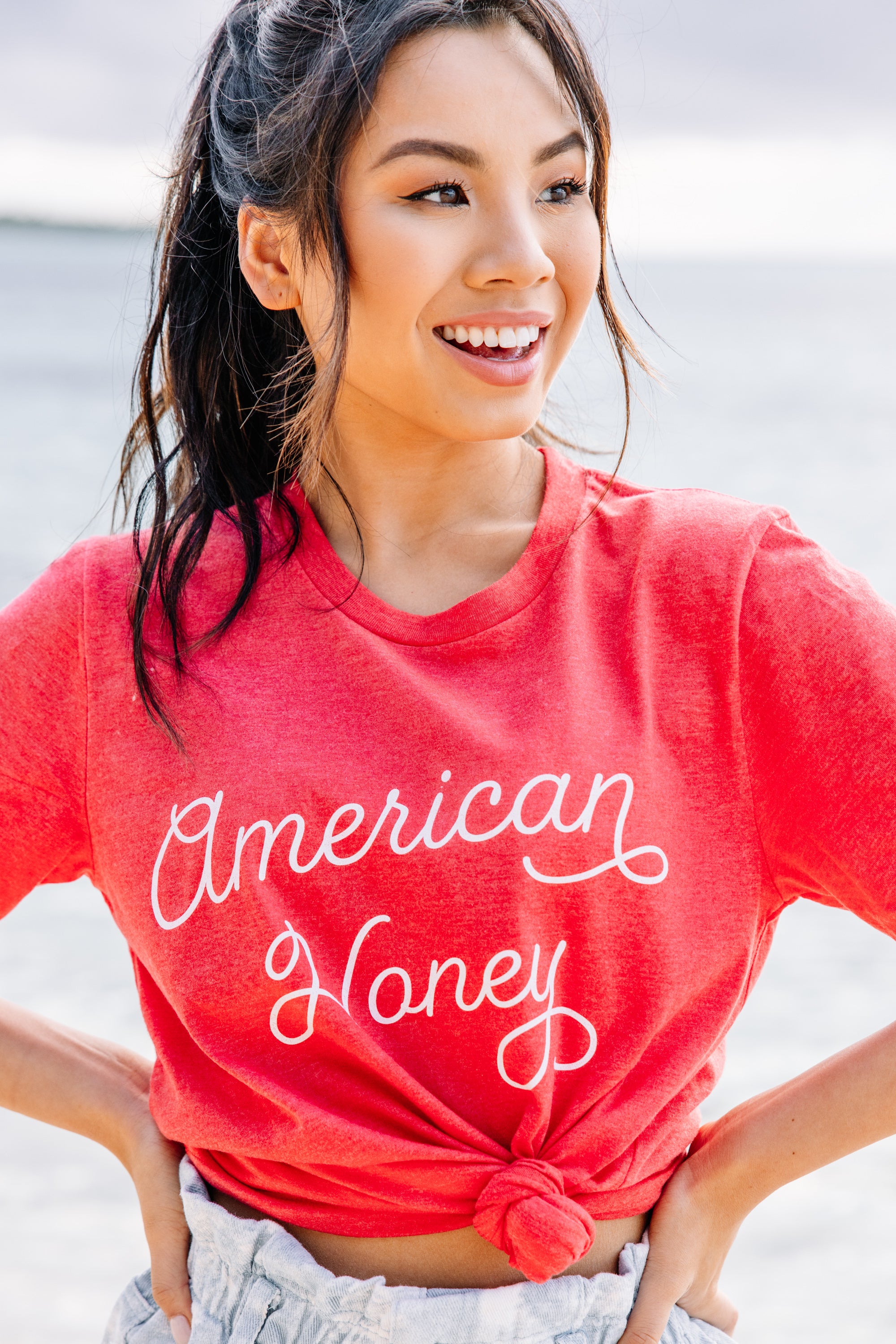 CHIRNAISHOP - American Honey Heather Red Graphic Tee
