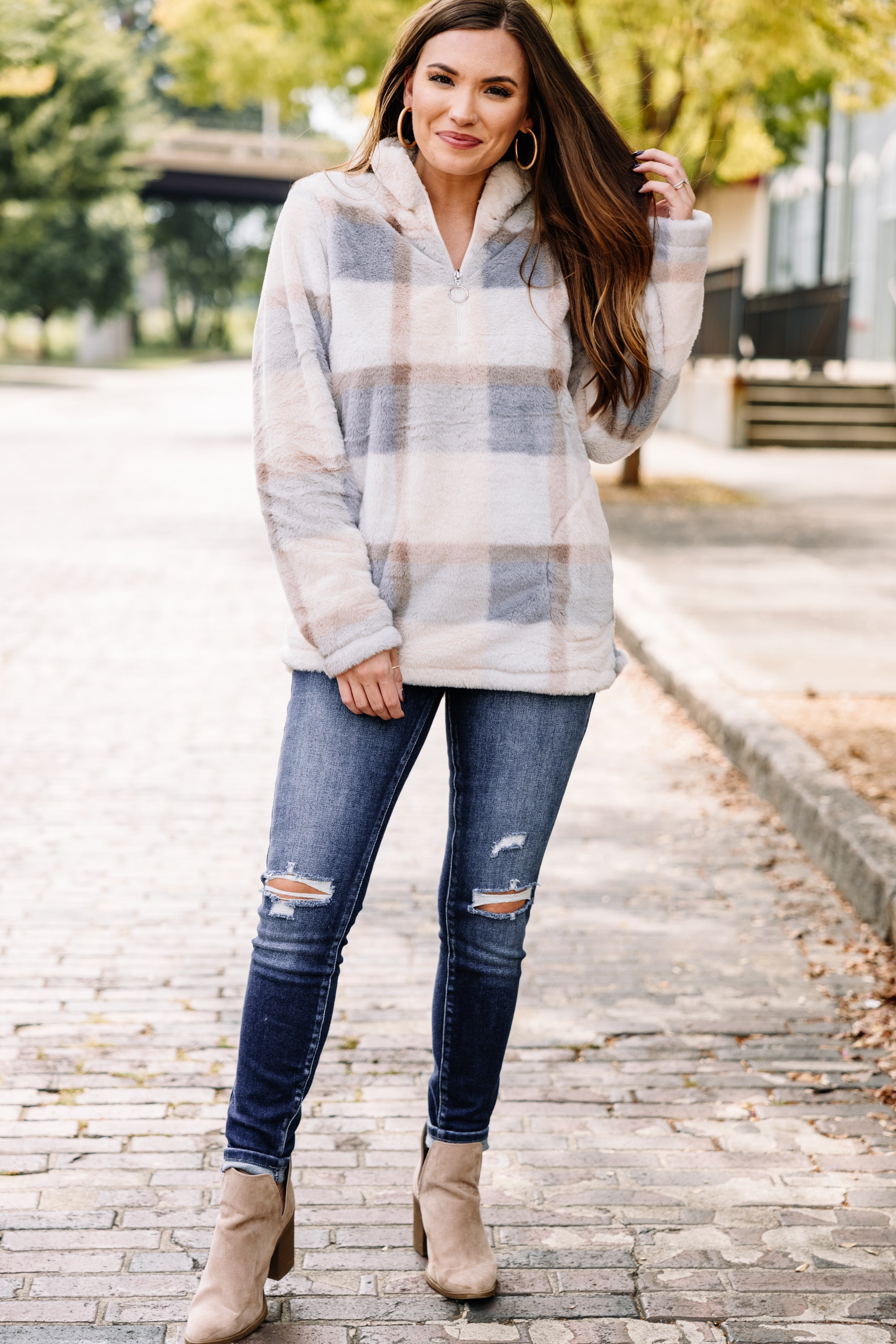 CHIRNAISHOP - On The Schedule Gray Plaid Pullover