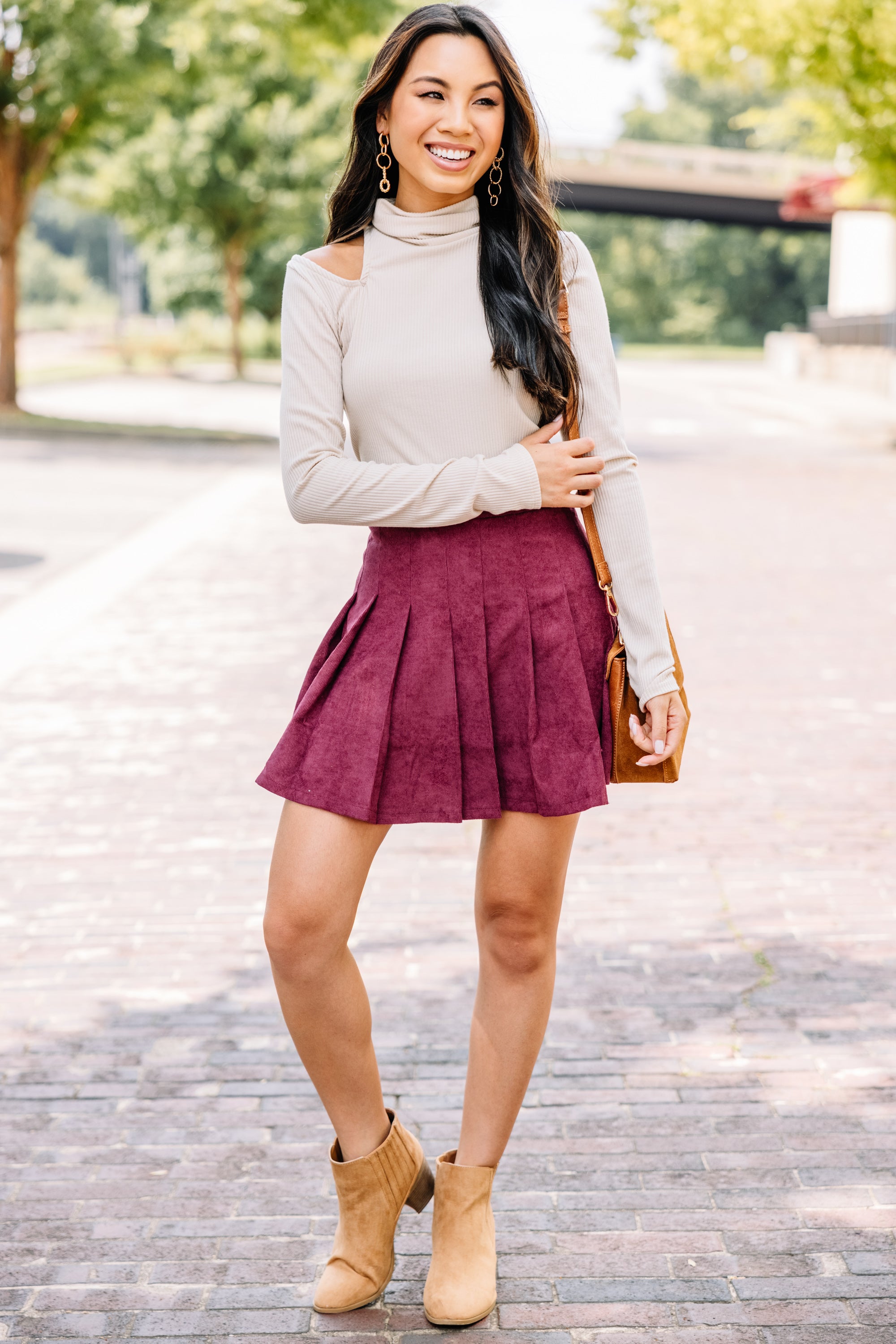 CHIRNAISHOP - Look This Way Wine Red Pleated Skort