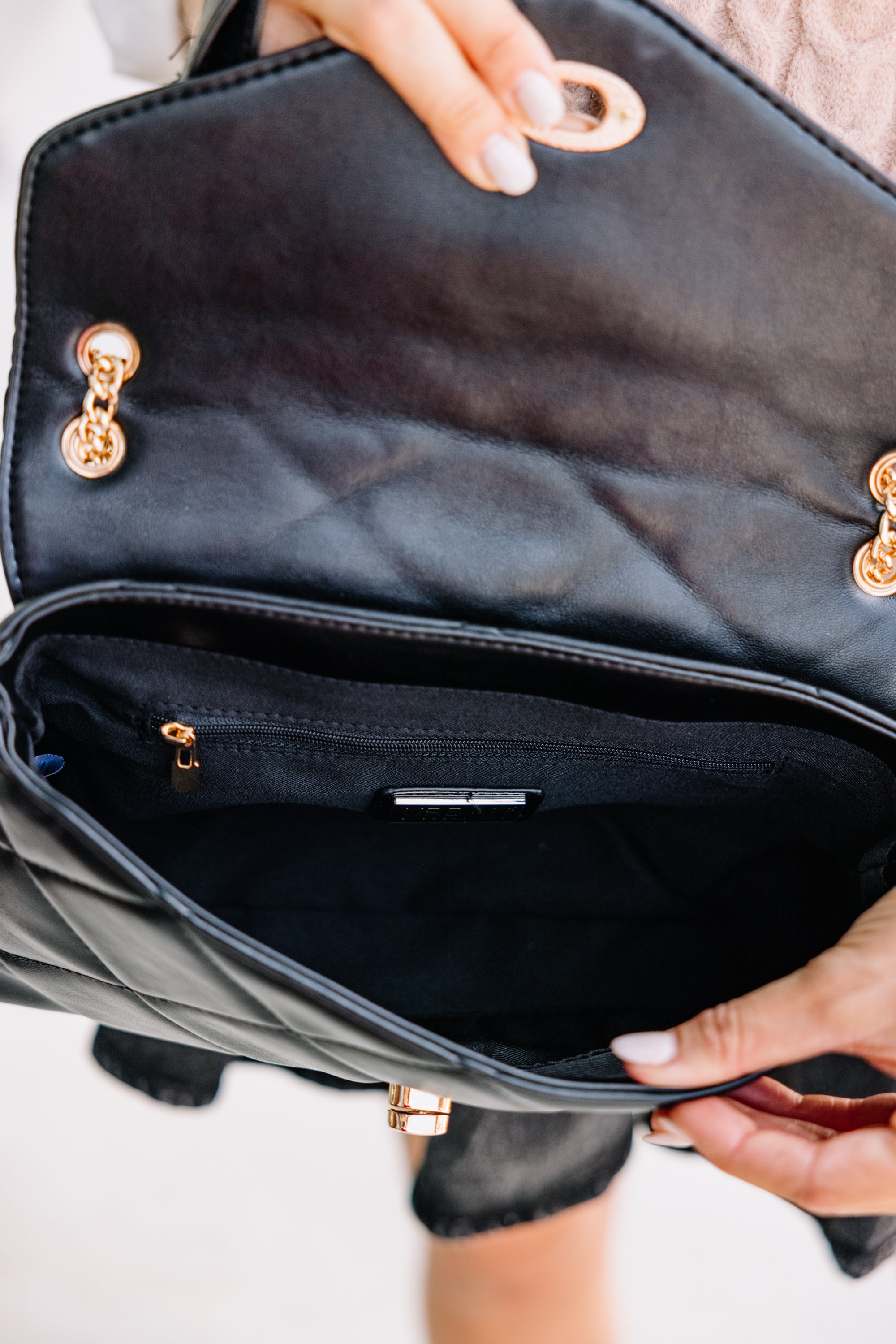 CHIRNAISHOP - Make It Your Own Black Quilted Purse